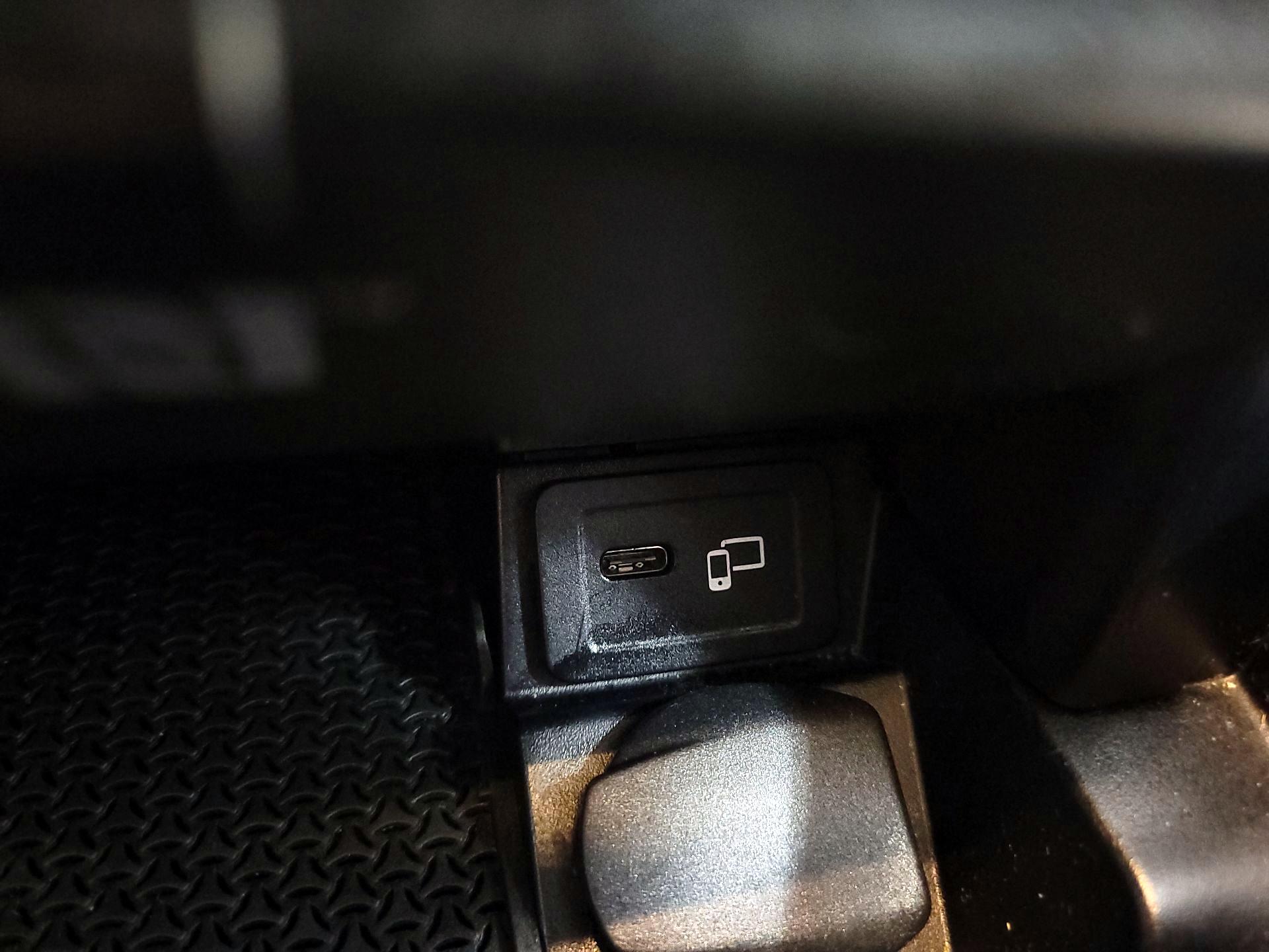 Thumbnail: 2022 Mercedes-Benz E-Class - 19