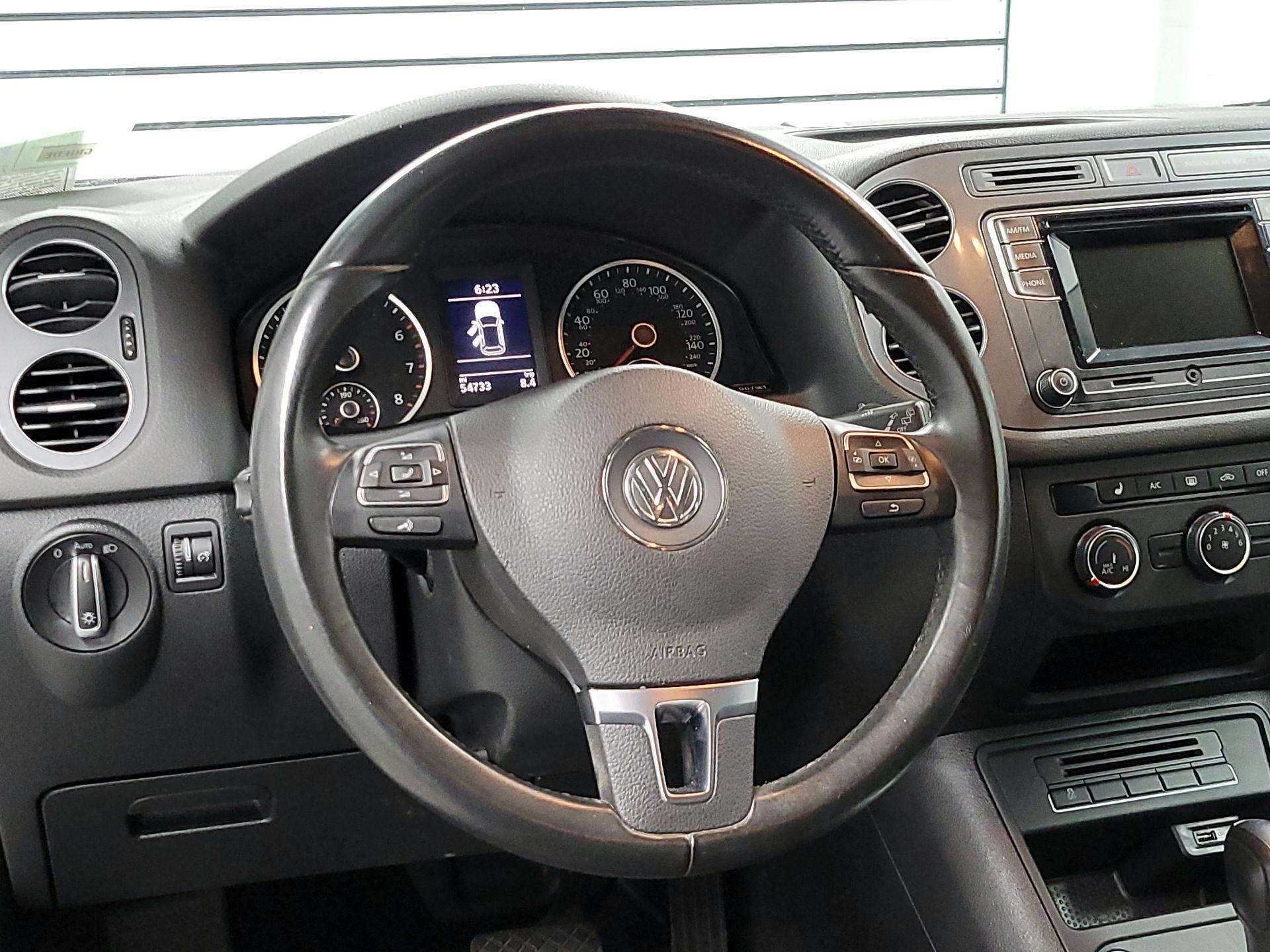 Thumbnail: 2016 Volkswagen Tiguan - 10