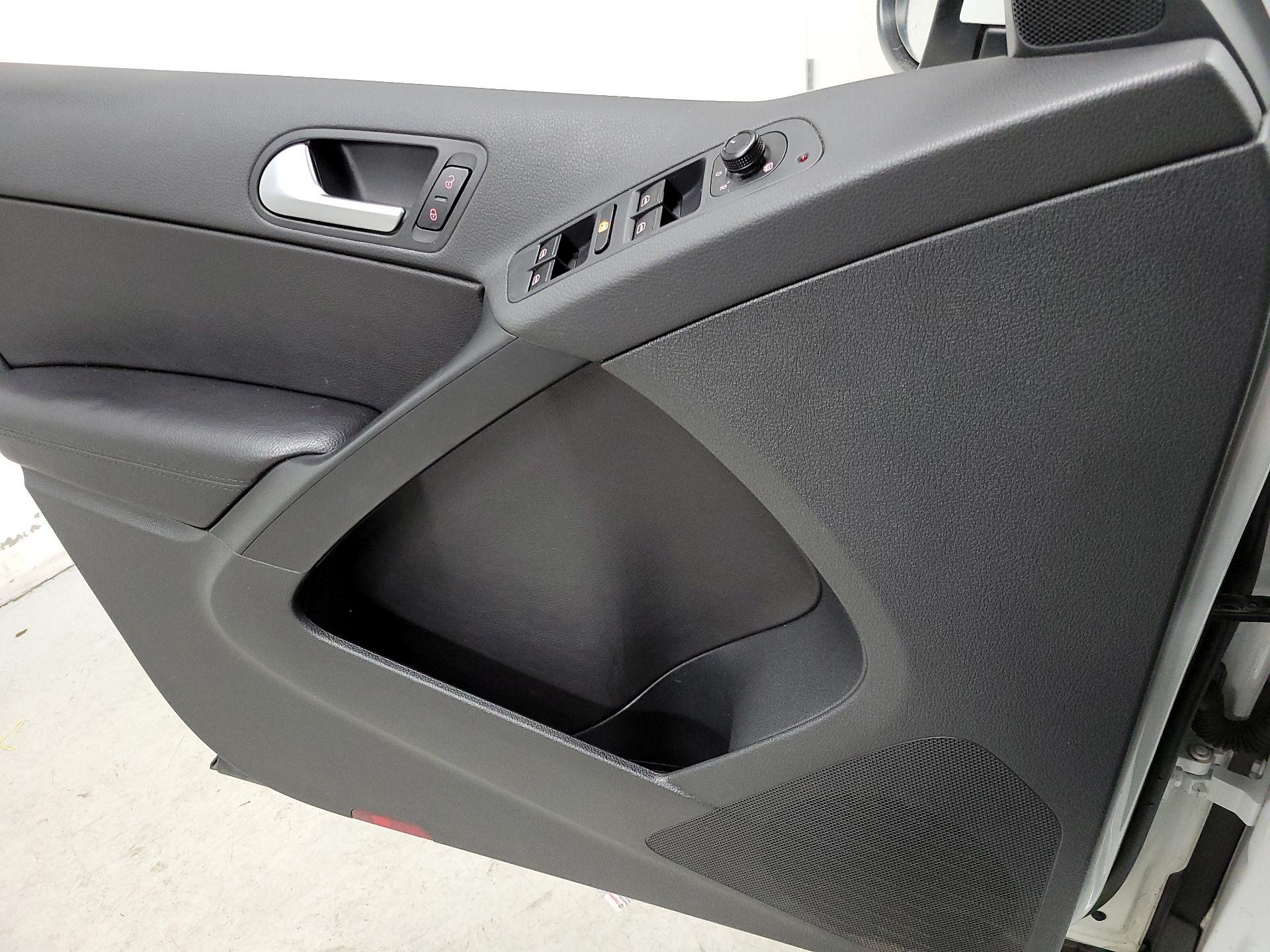 Thumbnail: 2016 Volkswagen Tiguan - 12