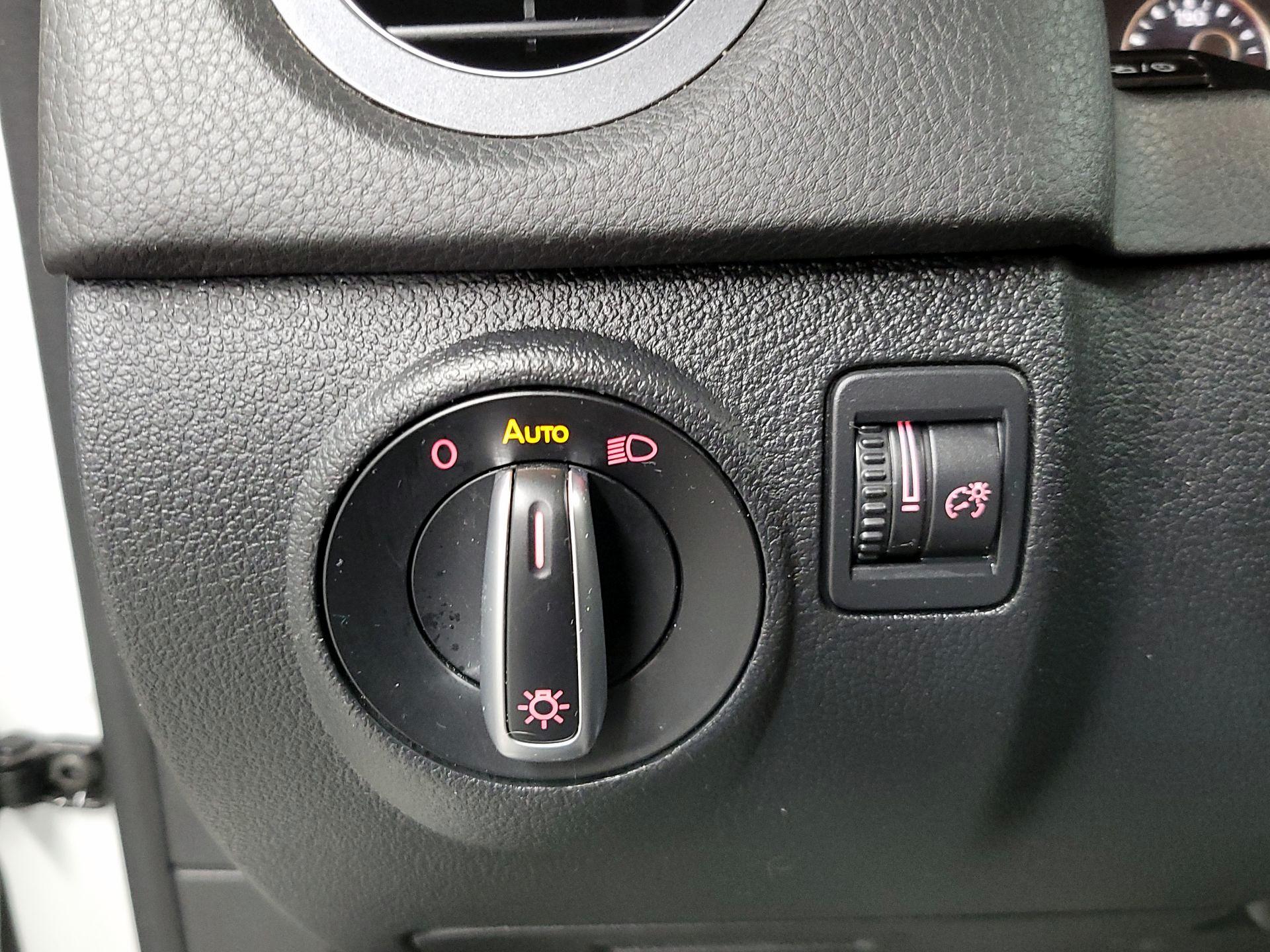 Thumbnail: 2016 Volkswagen Tiguan - 13