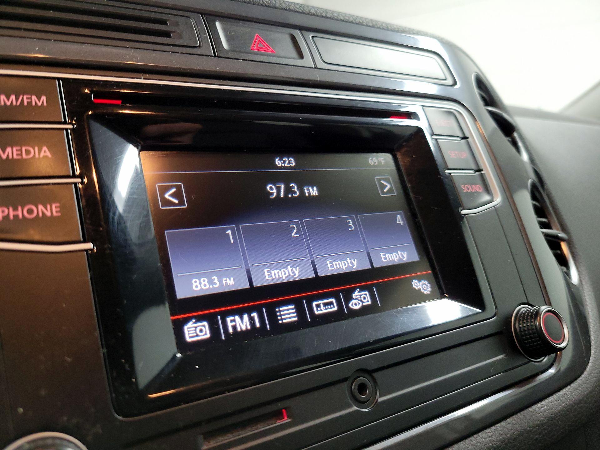 Thumbnail: 2016 Volkswagen Tiguan - 15