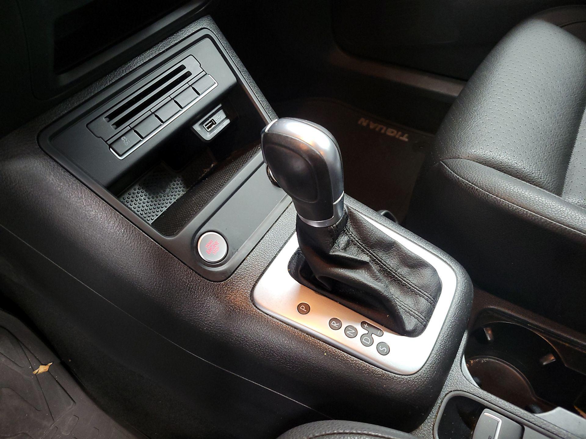 Thumbnail: 2016 Volkswagen Tiguan - 17