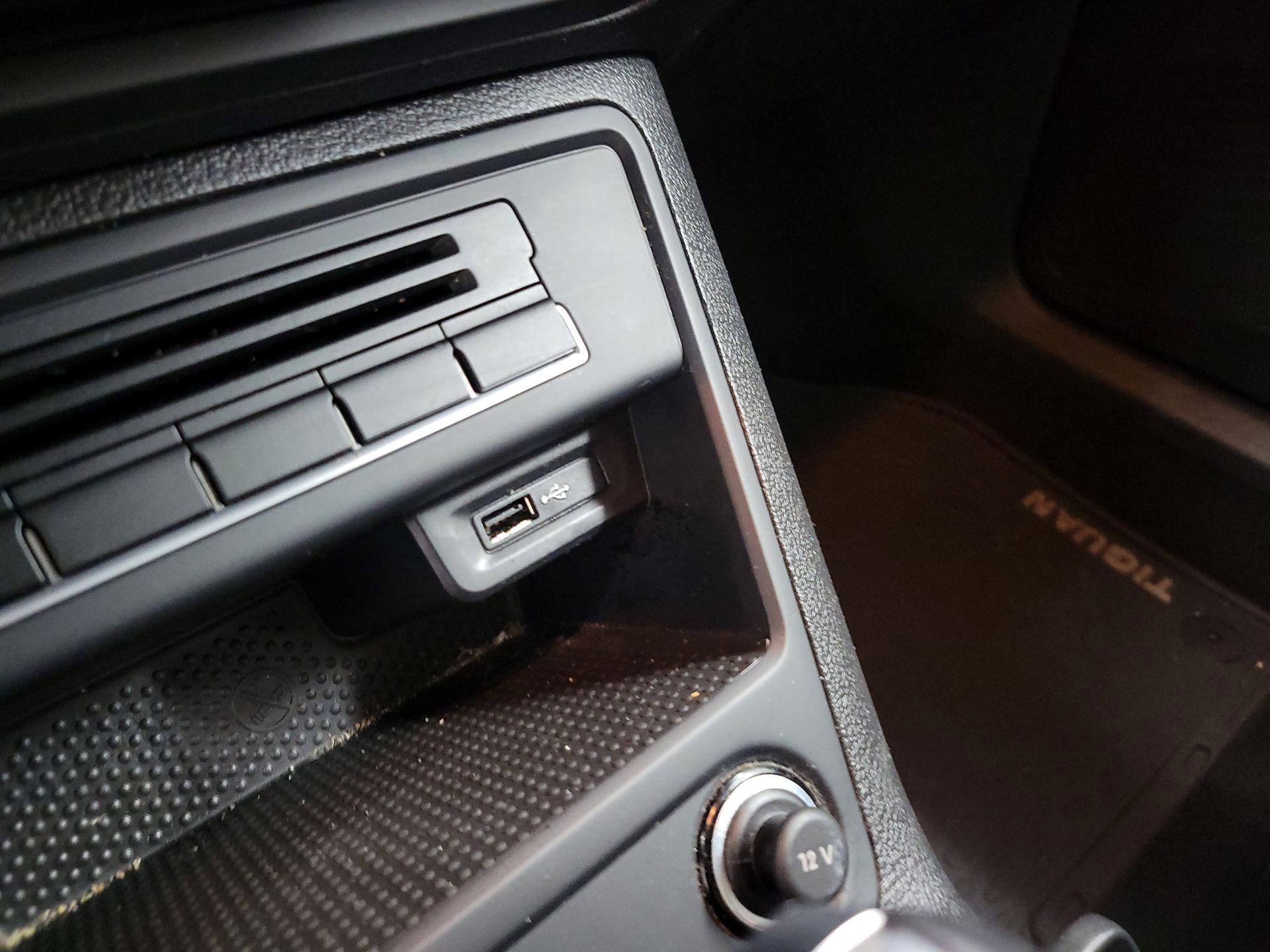 Thumbnail: 2016 Volkswagen Tiguan - 18