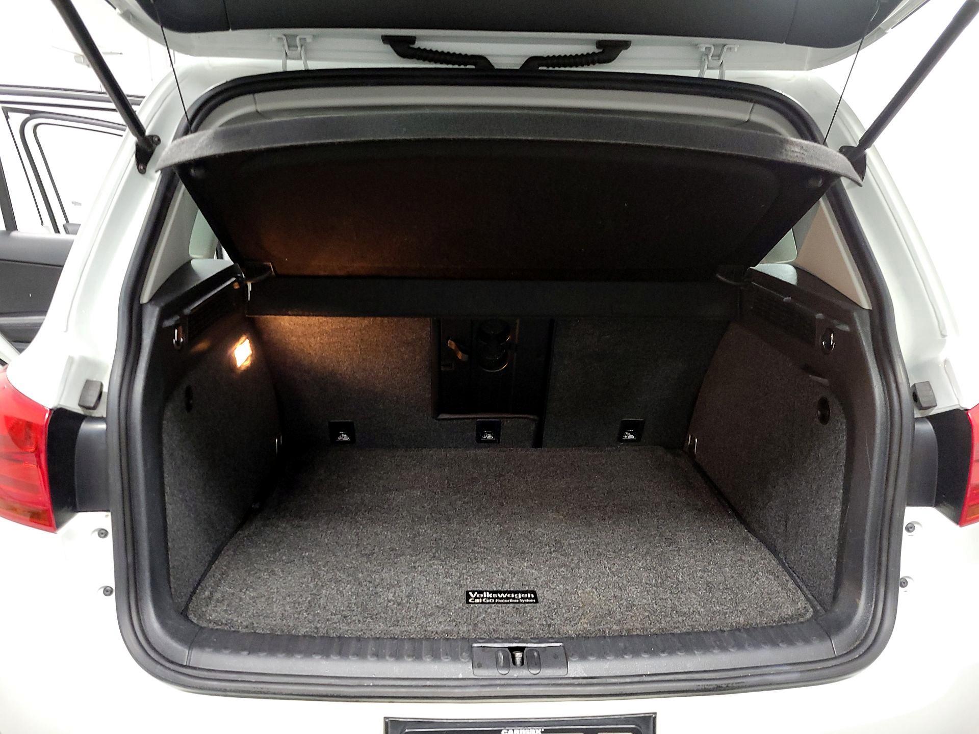 Thumbnail: 2016 Volkswagen Tiguan - 20