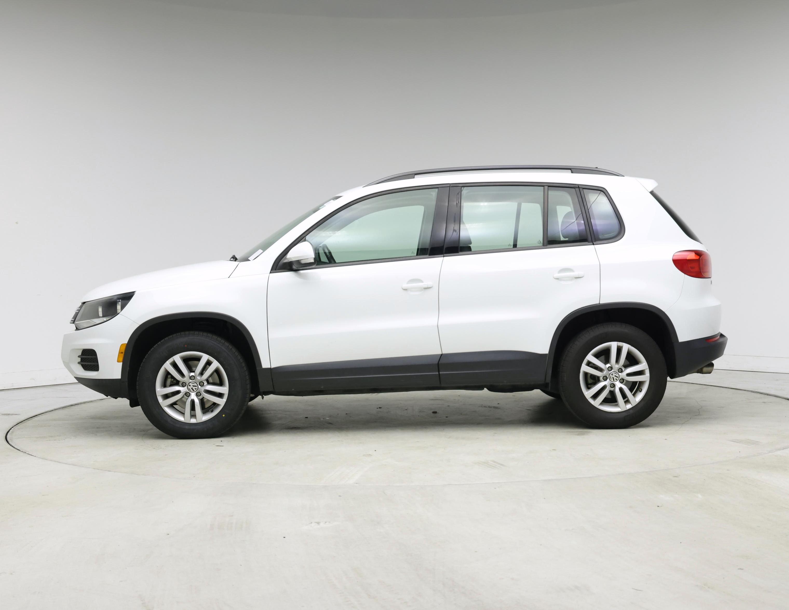 Thumbnail: 2016 Volkswagen Tiguan - 3