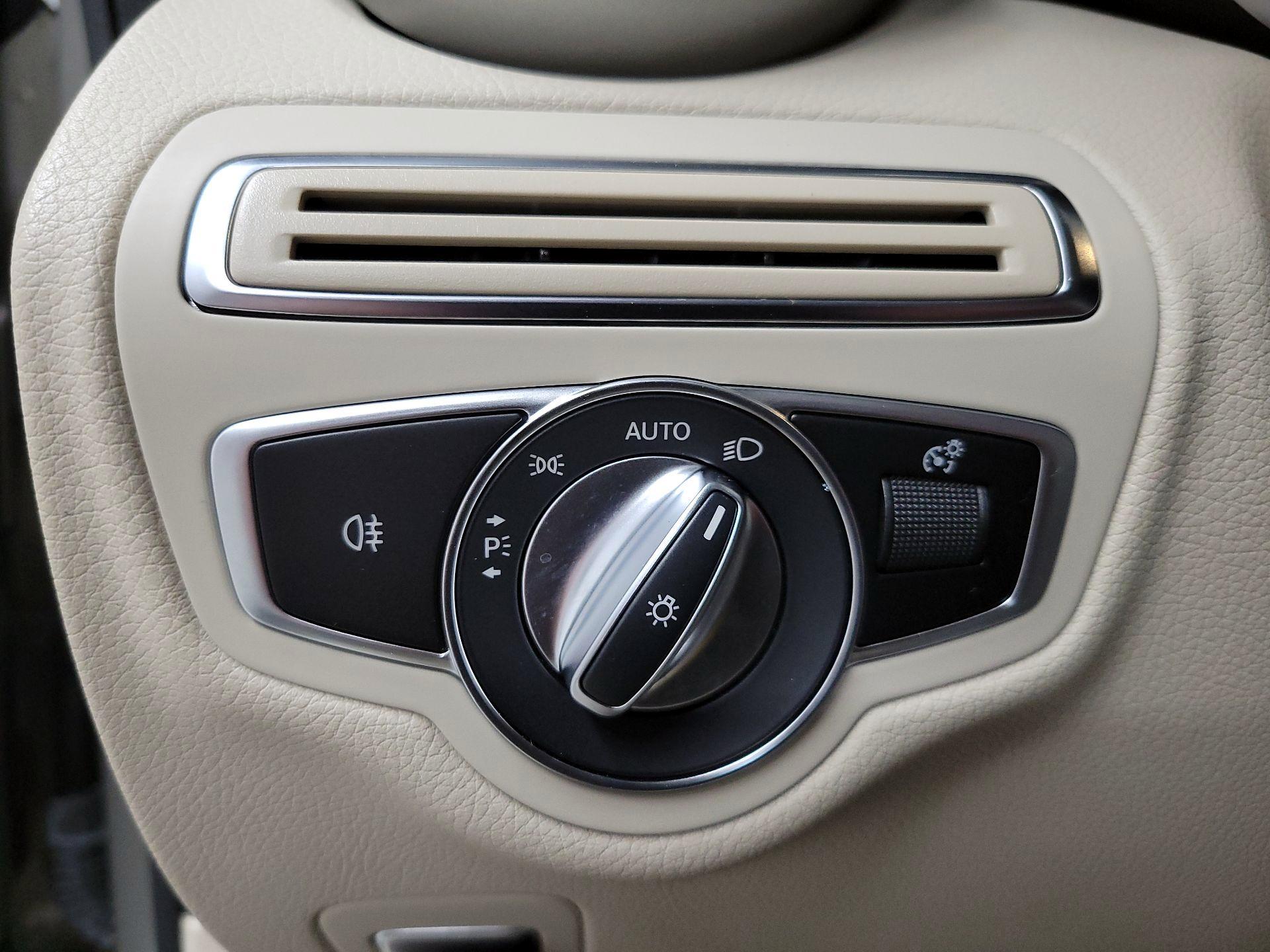 Thumbnail: 2023 Mercedes-Benz C-Class - 13