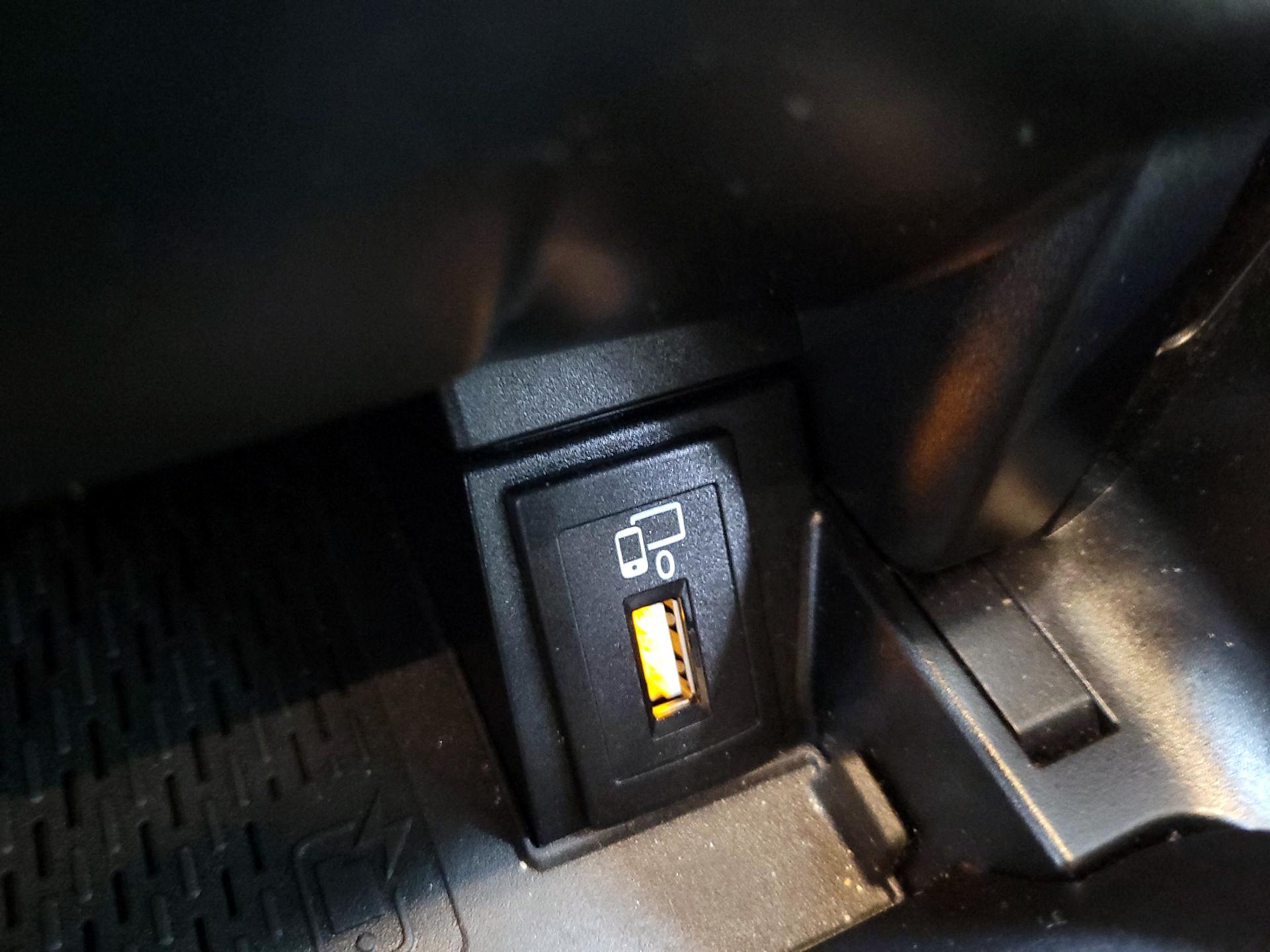 Thumbnail: 2023 Mercedes-Benz C-Class - 18