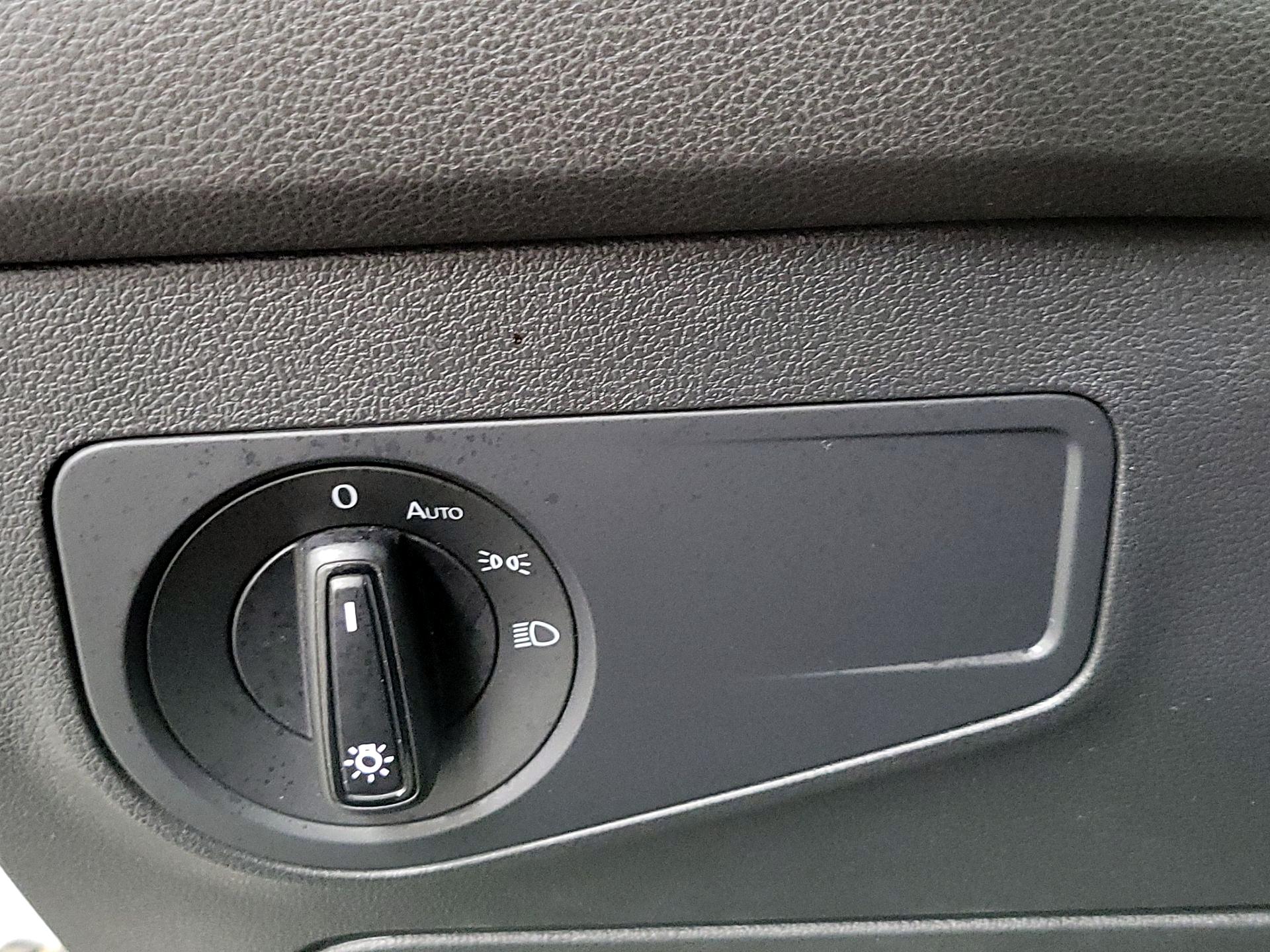 Thumbnail: 2019 Volkswagen Tiguan - 13