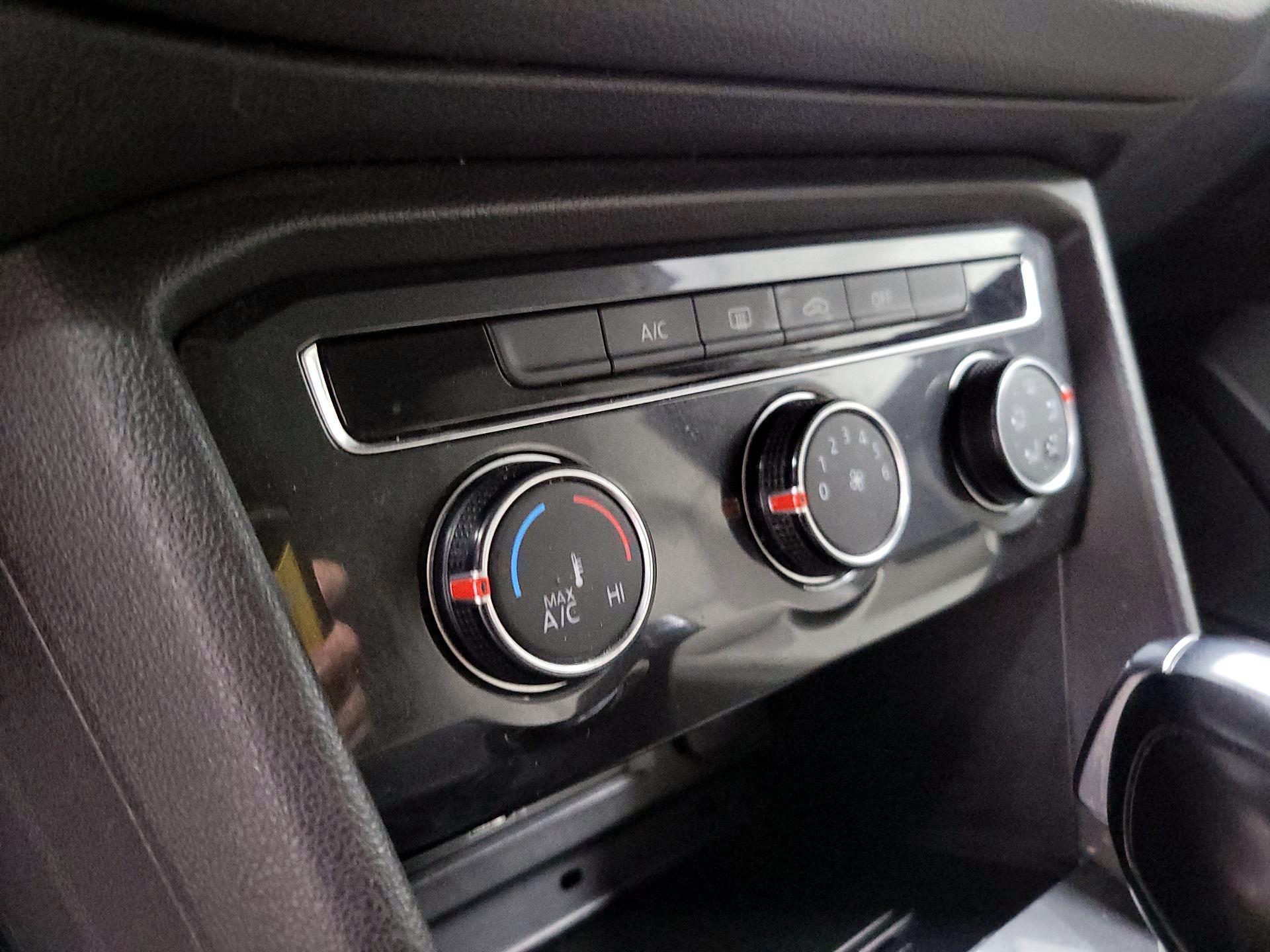 Thumbnail: 2019 Volkswagen Tiguan - 16