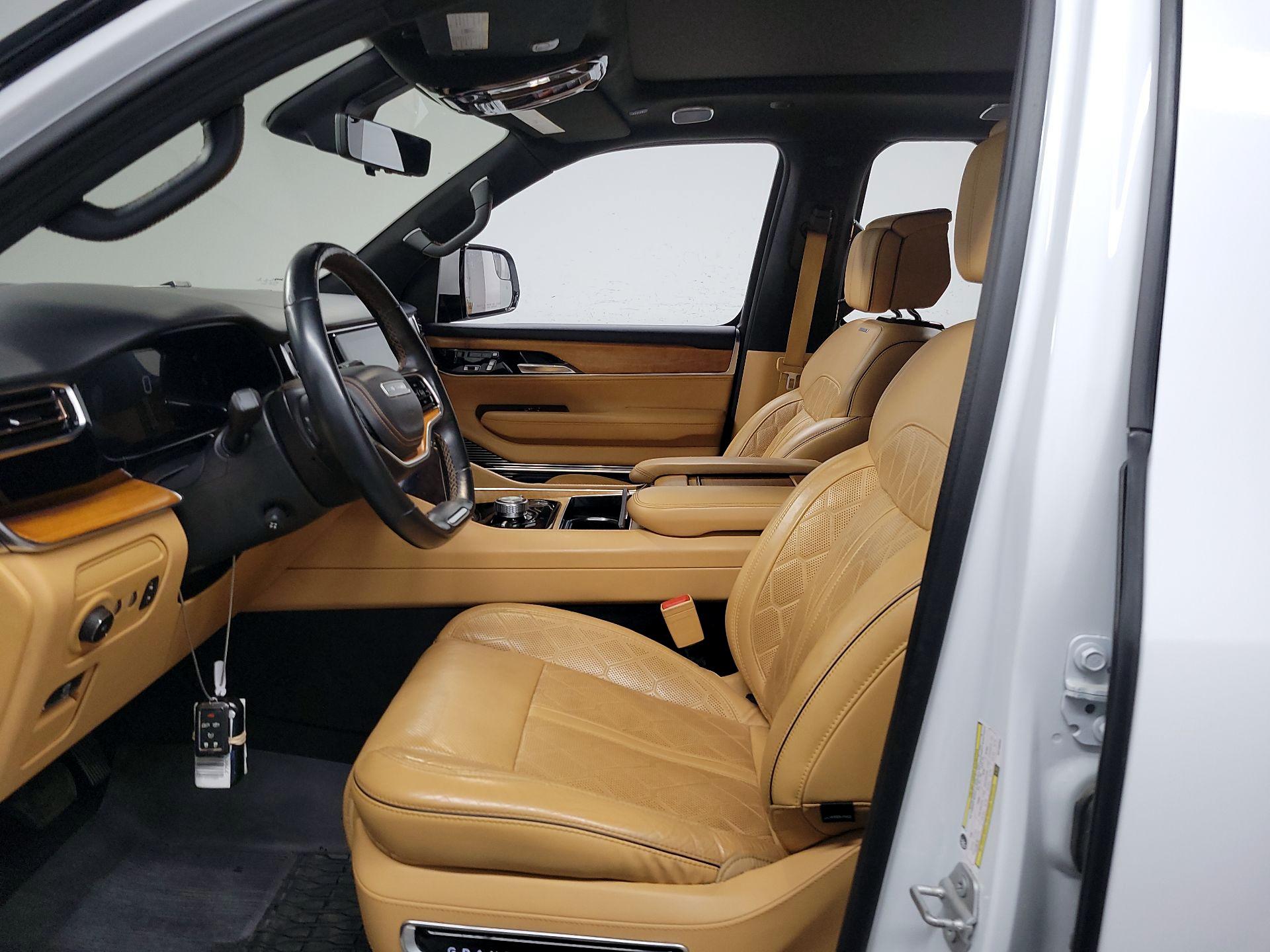 Thumbnail: 2022 Jeep Grand Wagoneer - 11