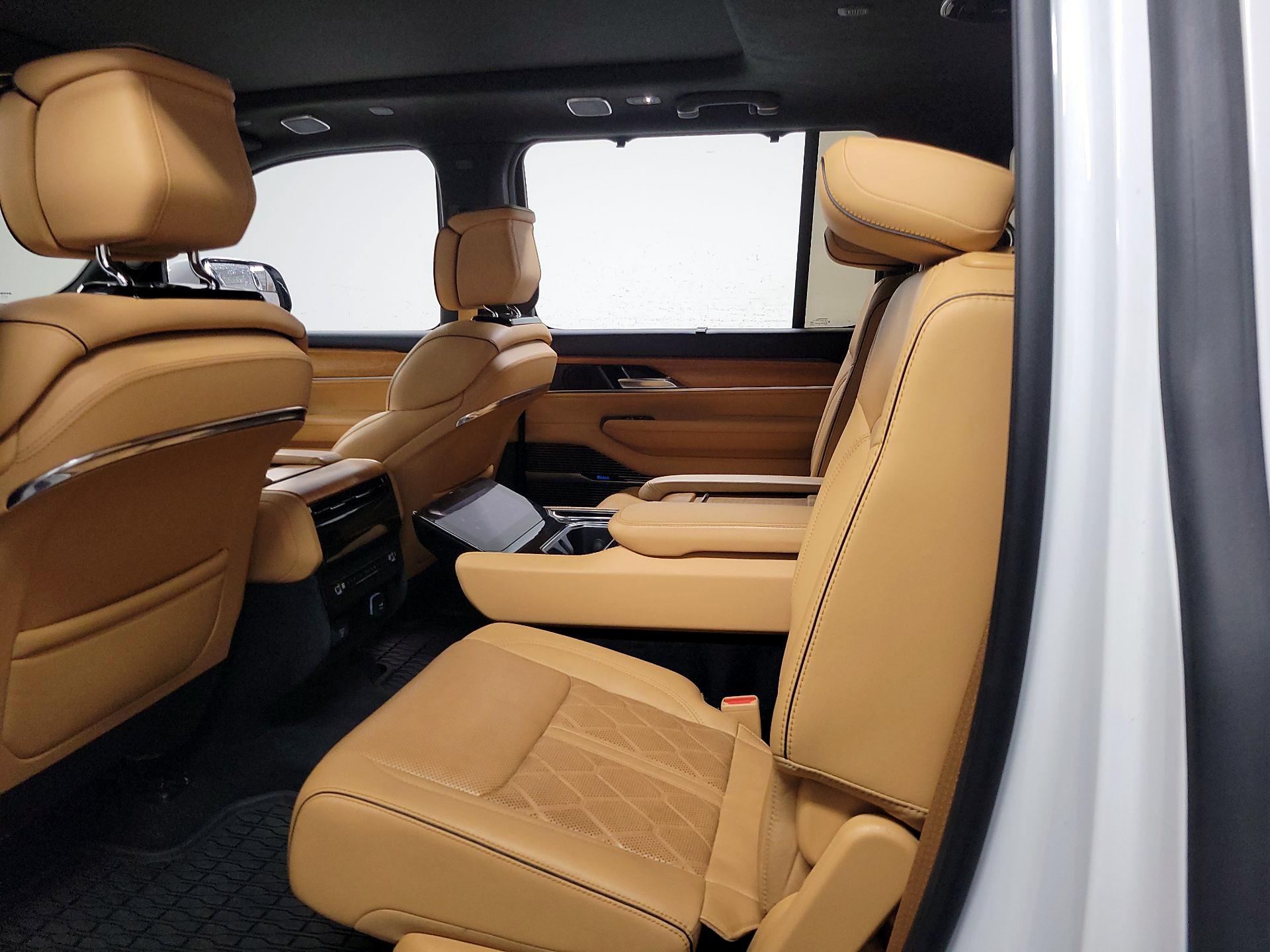 Thumbnail: 2022 Jeep Grand Wagoneer - 17