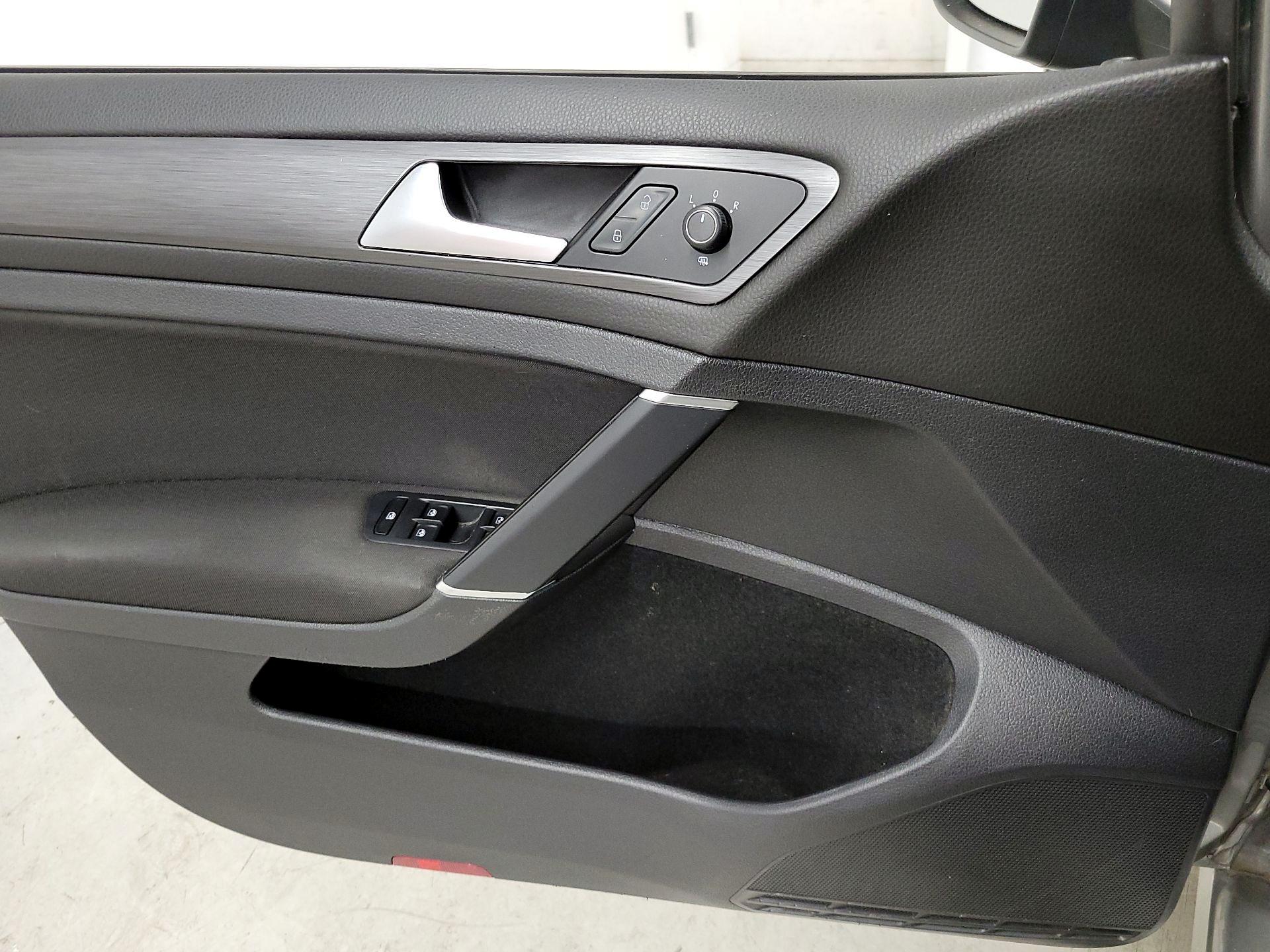 Thumbnail: 2019 Volkswagen Golf - 12