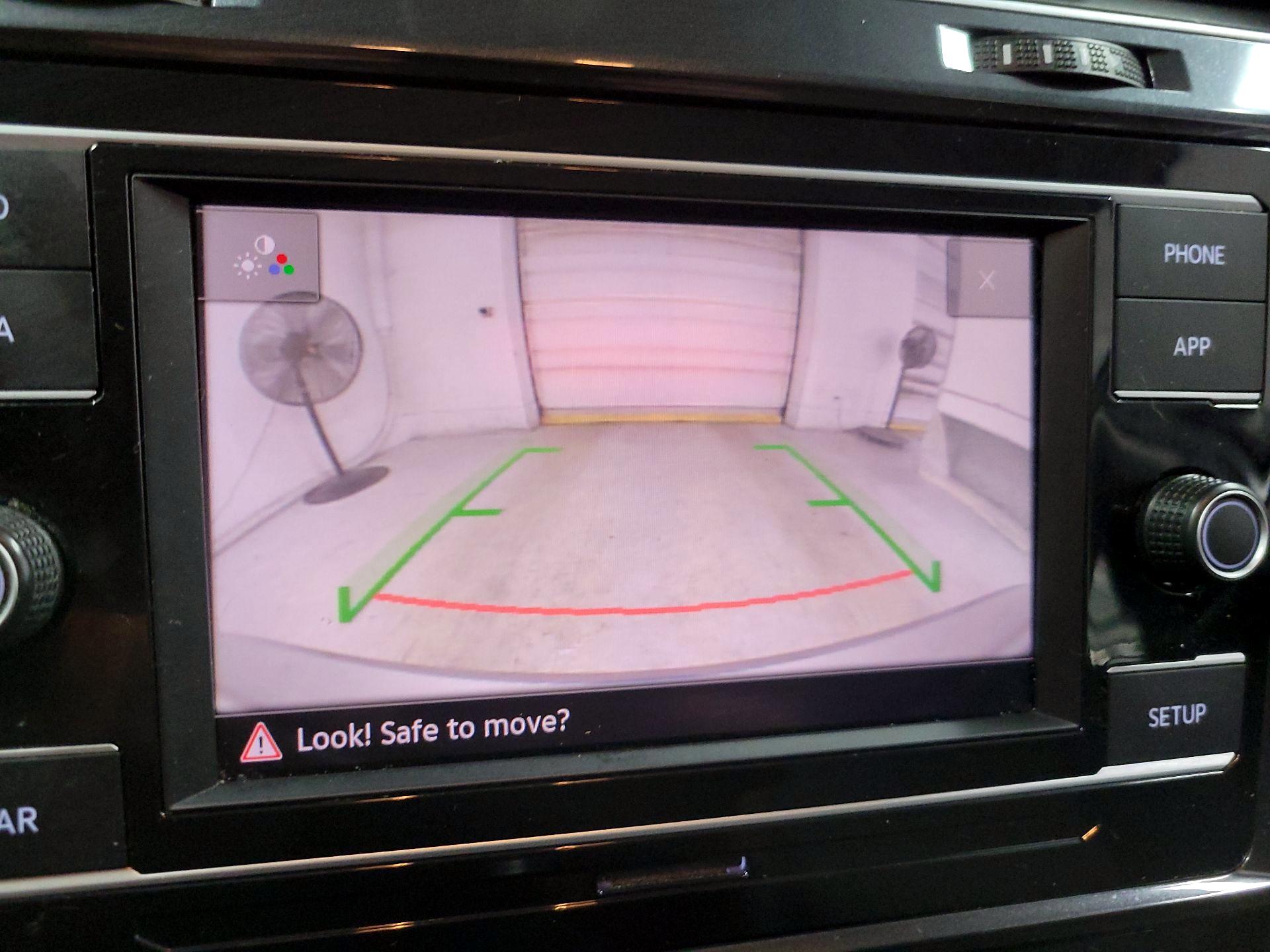 Thumbnail: 2019 Volkswagen Golf - 14