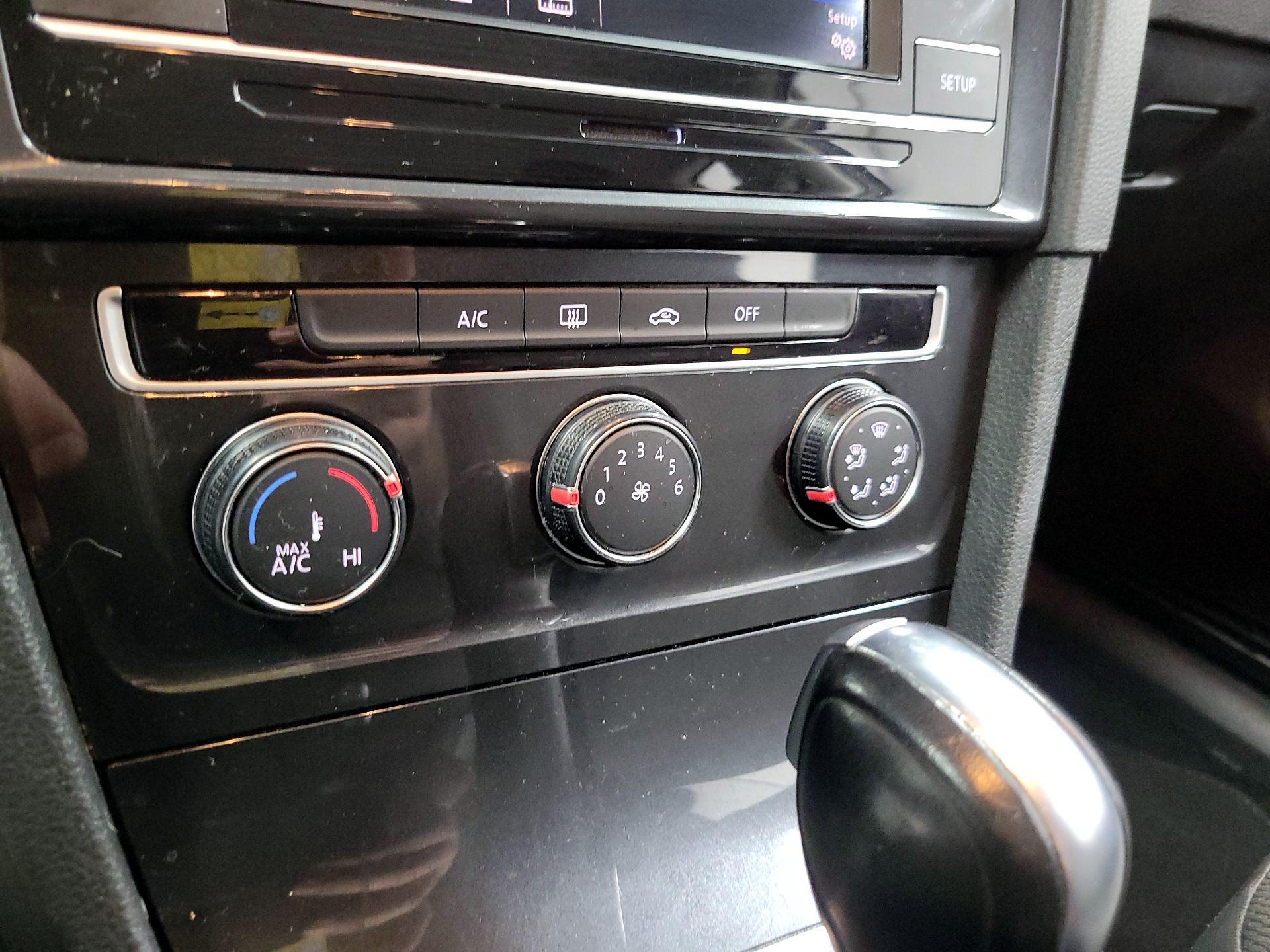 Thumbnail: 2019 Volkswagen Golf - 16