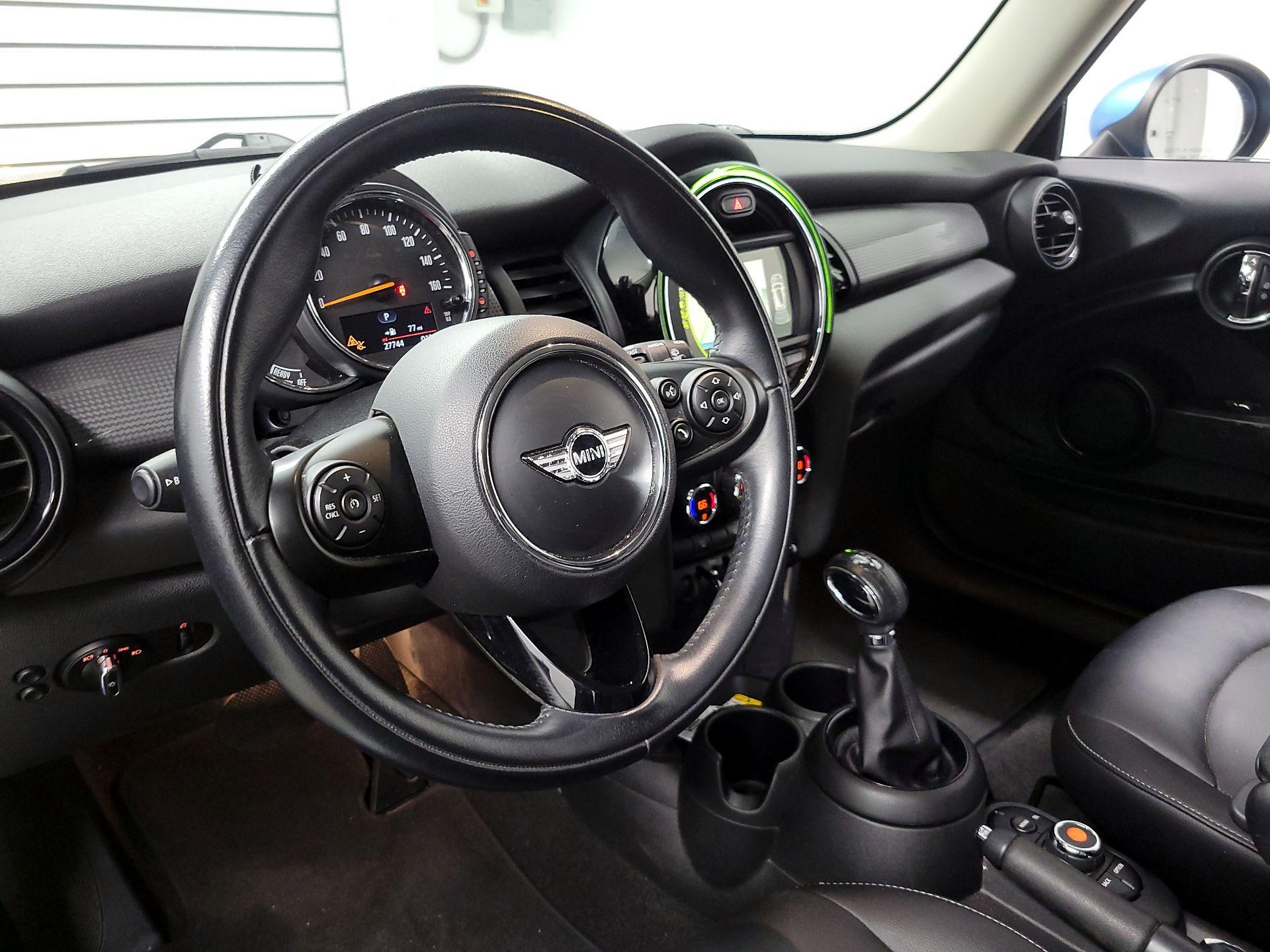 Thumbnail: 2017 MINI Cooper Hardtop - 9