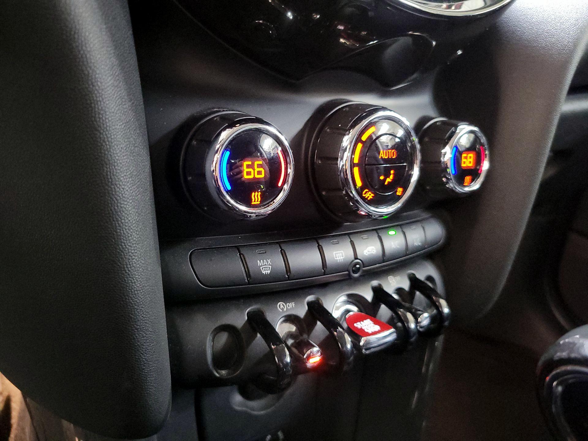 Thumbnail: 2017 MINI Cooper Hardtop - 16