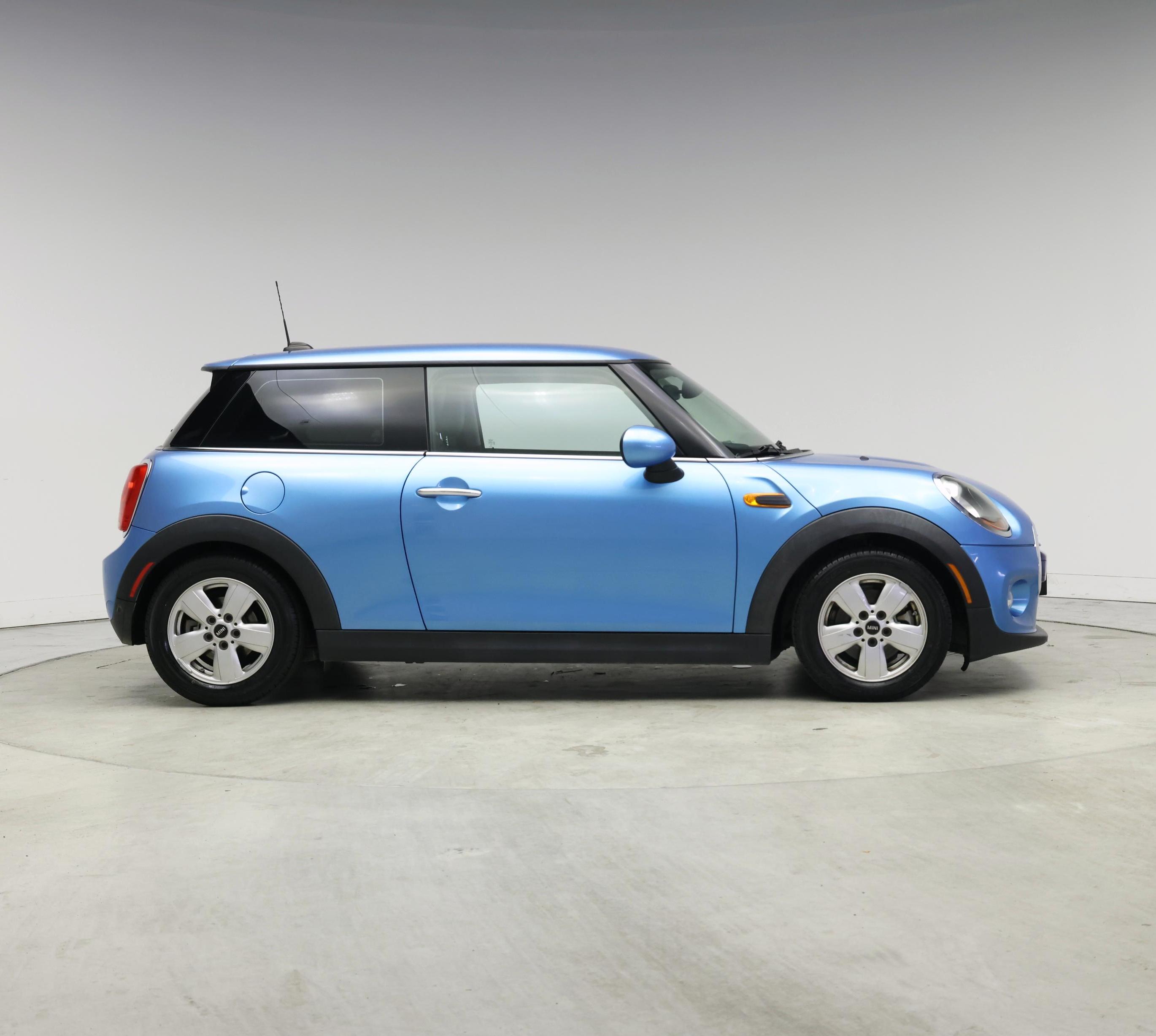 Thumbnail: 2017 MINI Cooper Hardtop - 7