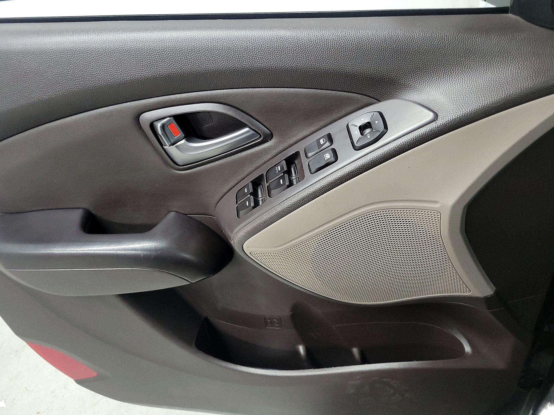 Thumbnail: 2015 Hyundai Tucson - 12