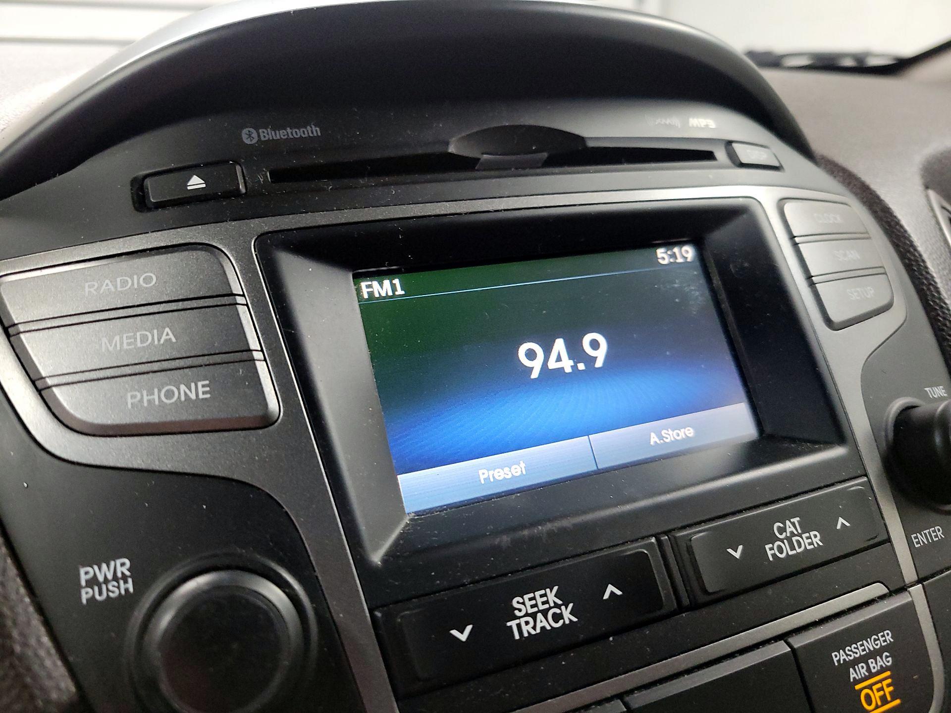 Thumbnail: 2015 Hyundai Tucson - 15