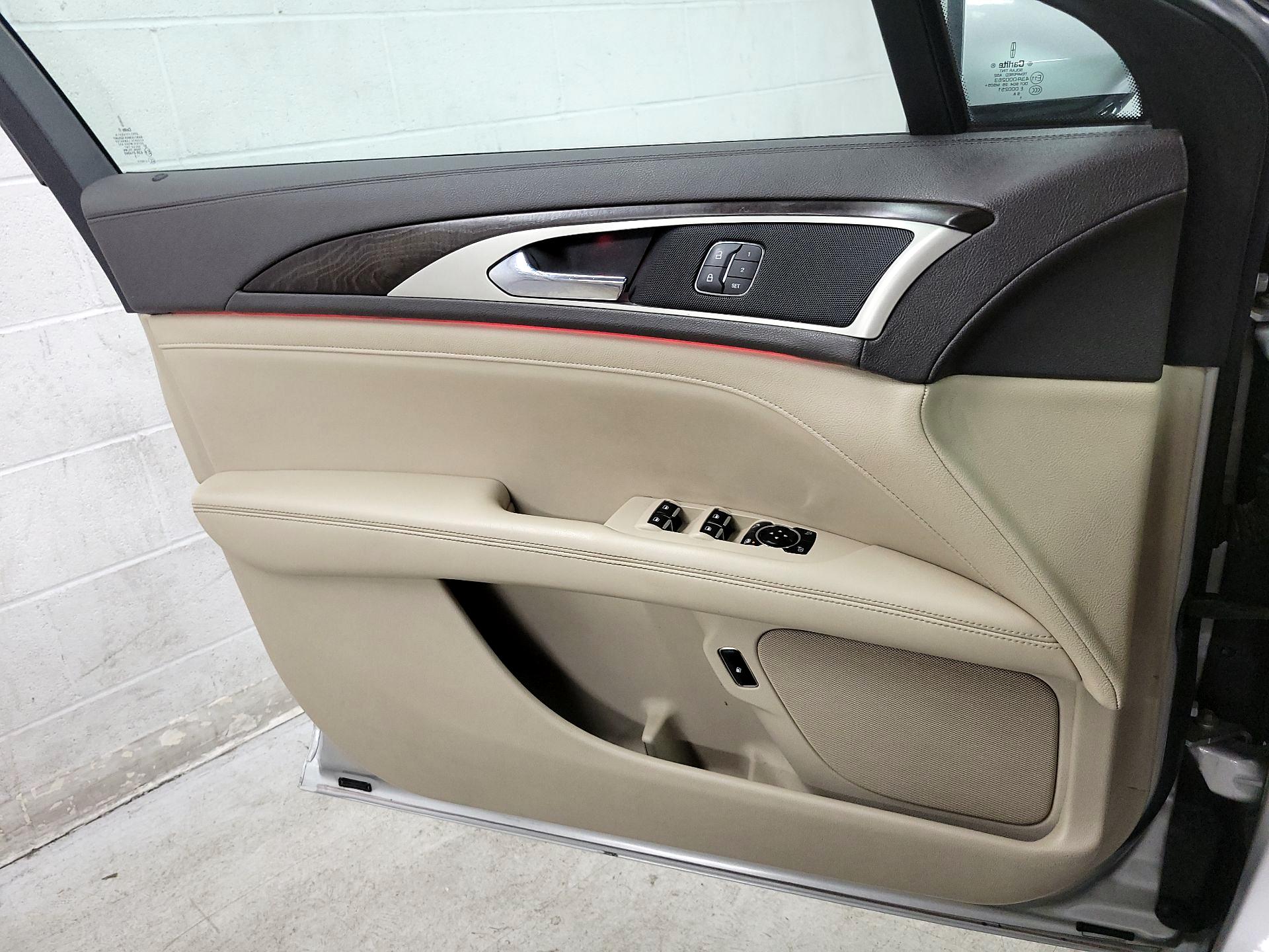 Thumbnail: 2019 Lincoln MKZ - 12