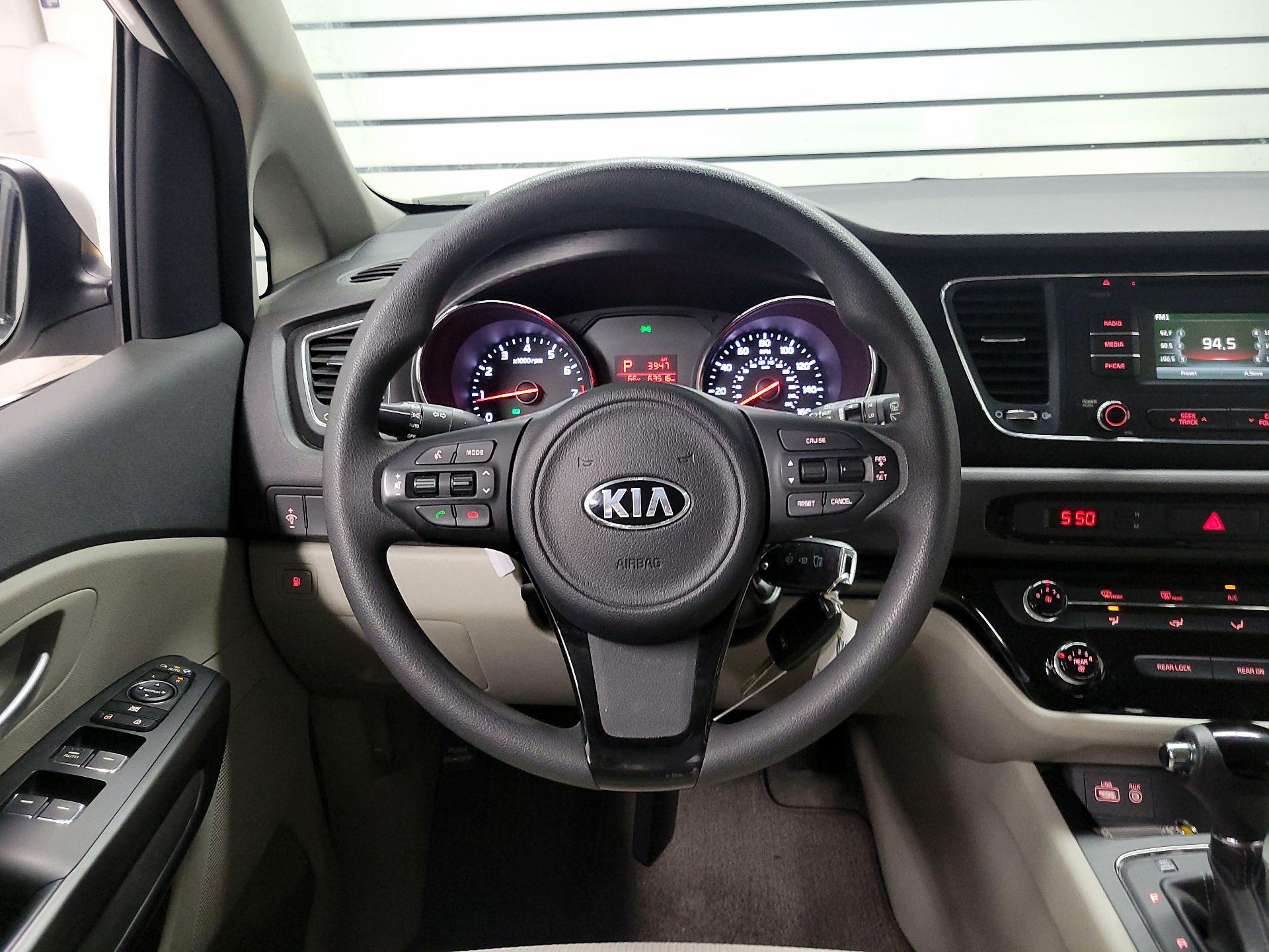 Thumbnail: 2016 Kia Sedona - 10