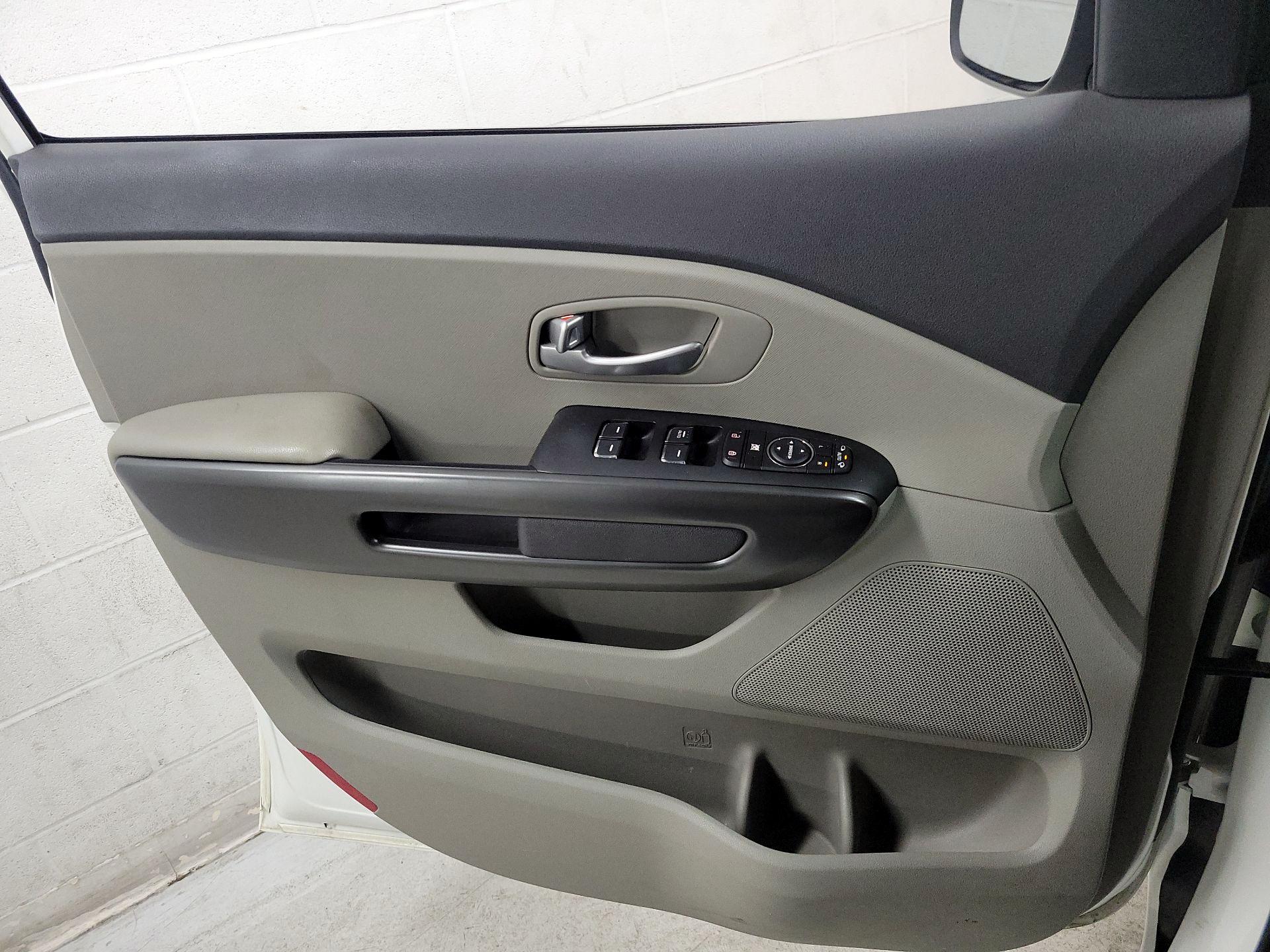 Thumbnail: 2016 Kia Sedona - 12