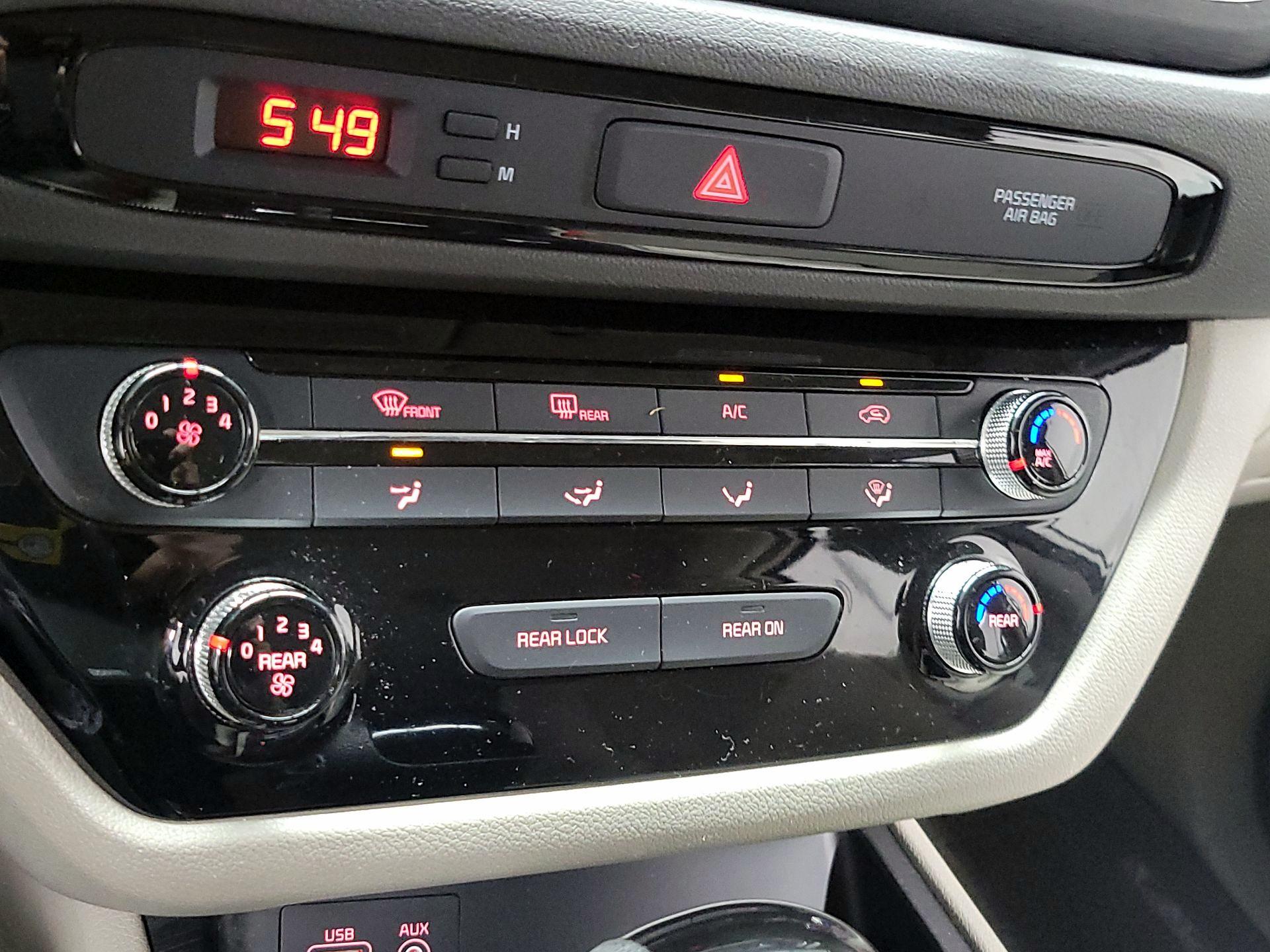 Thumbnail: 2016 Kia Sedona - 15