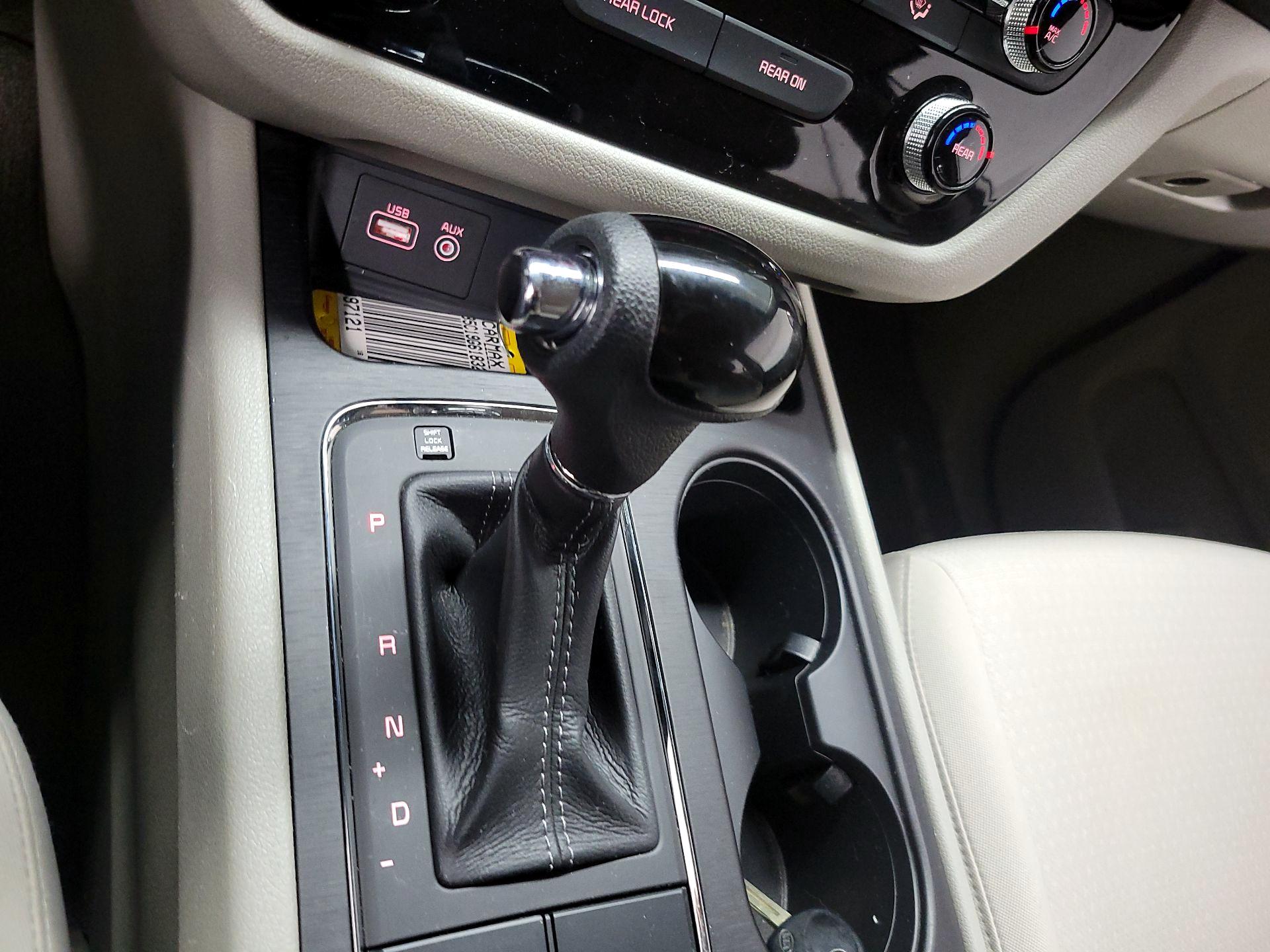 Thumbnail: 2016 Kia Sedona - 16