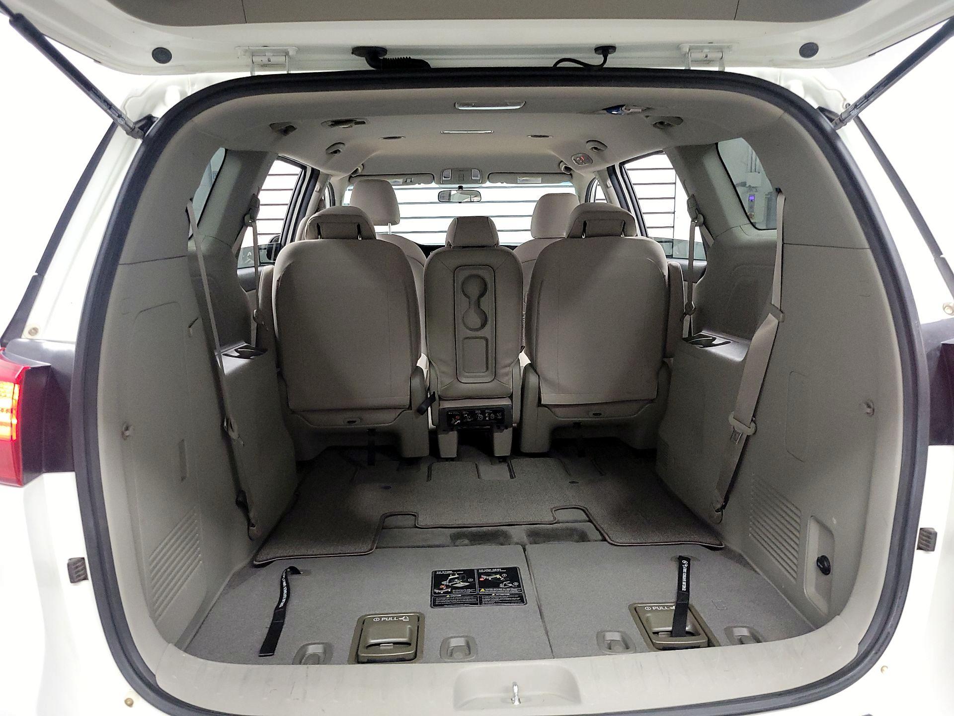 Thumbnail: 2016 Kia Sedona - 18