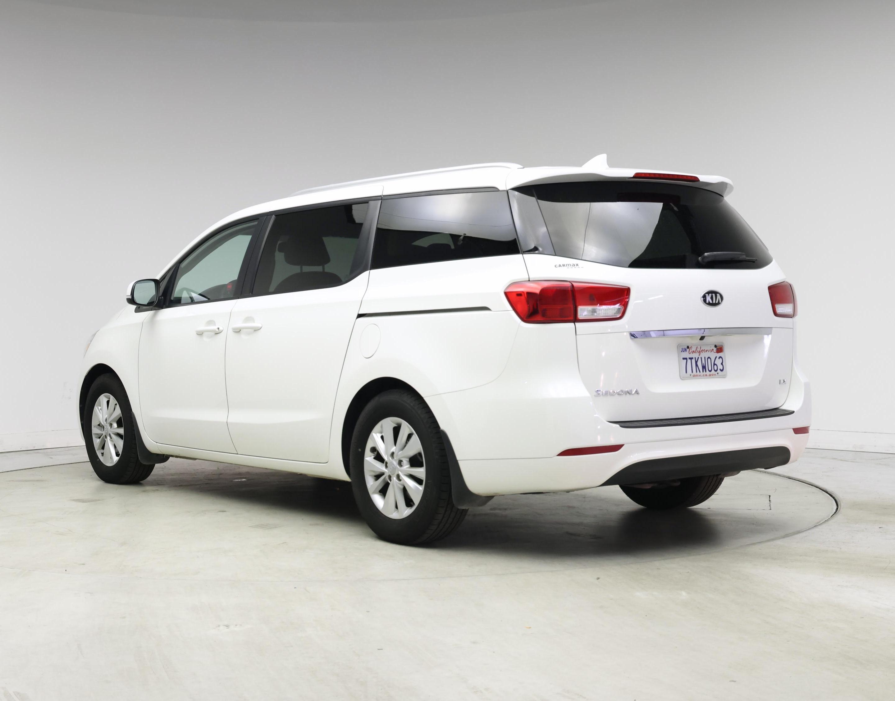 Thumbnail: 2016 Kia Sedona - 2