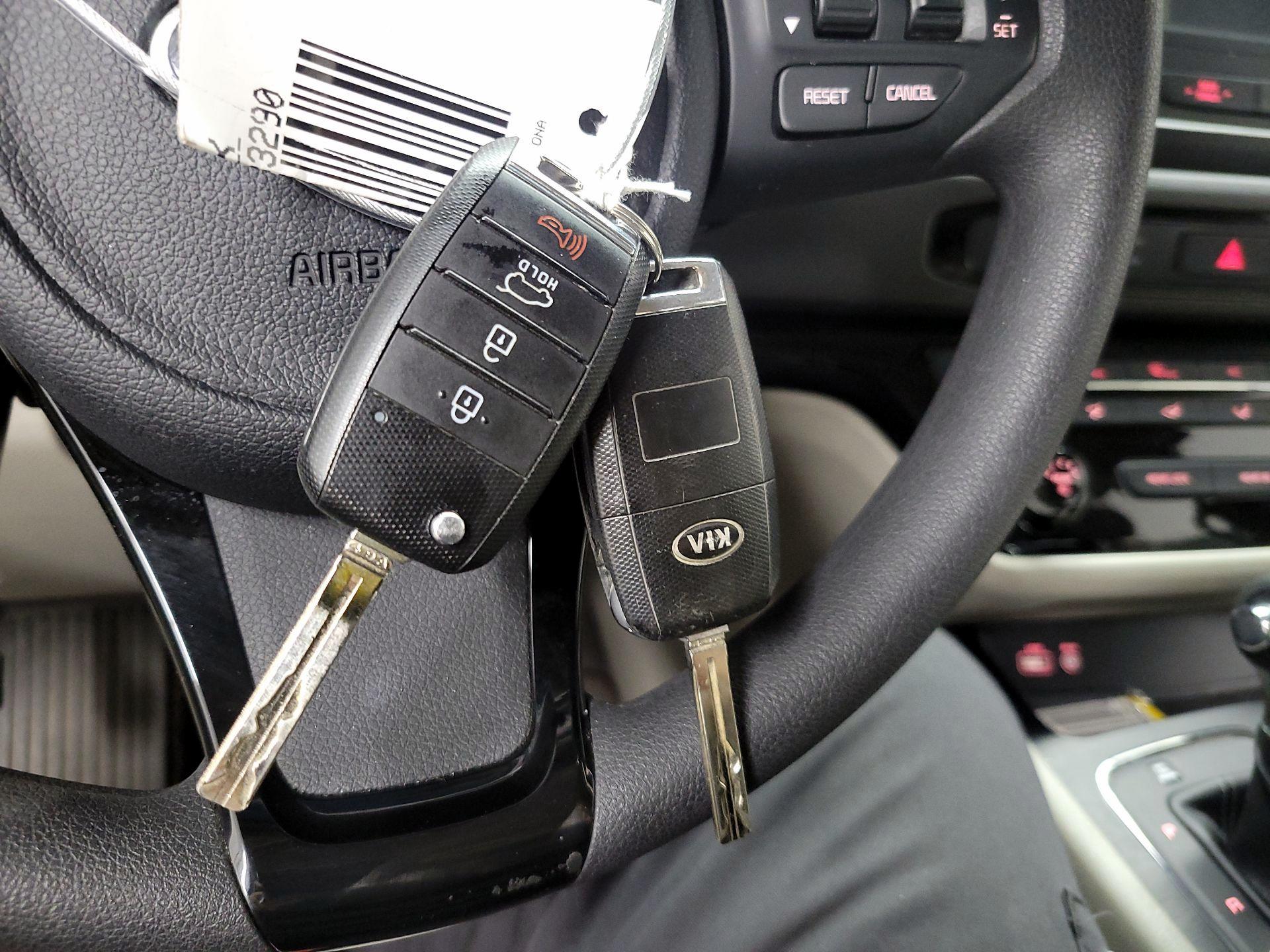 Thumbnail: 2016 Kia Sedona - 20