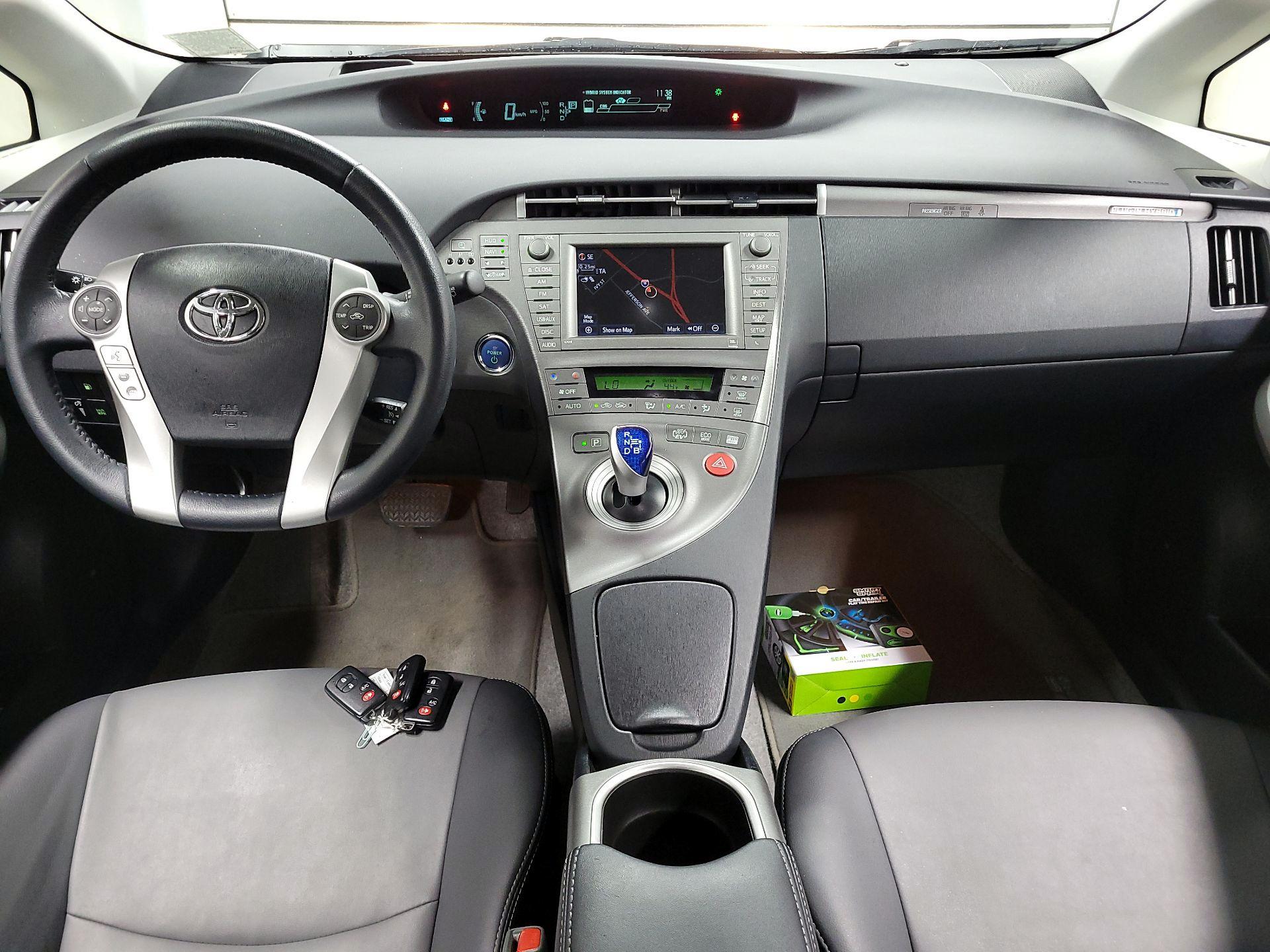 Thumbnail: 2014 Toyota Prius - 9