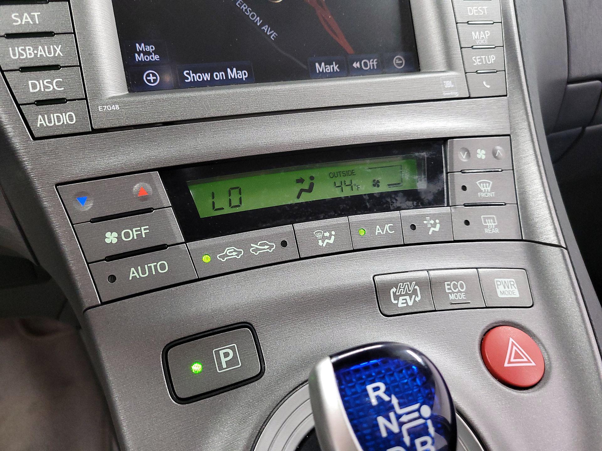 Thumbnail: 2014 Toyota Prius - 14