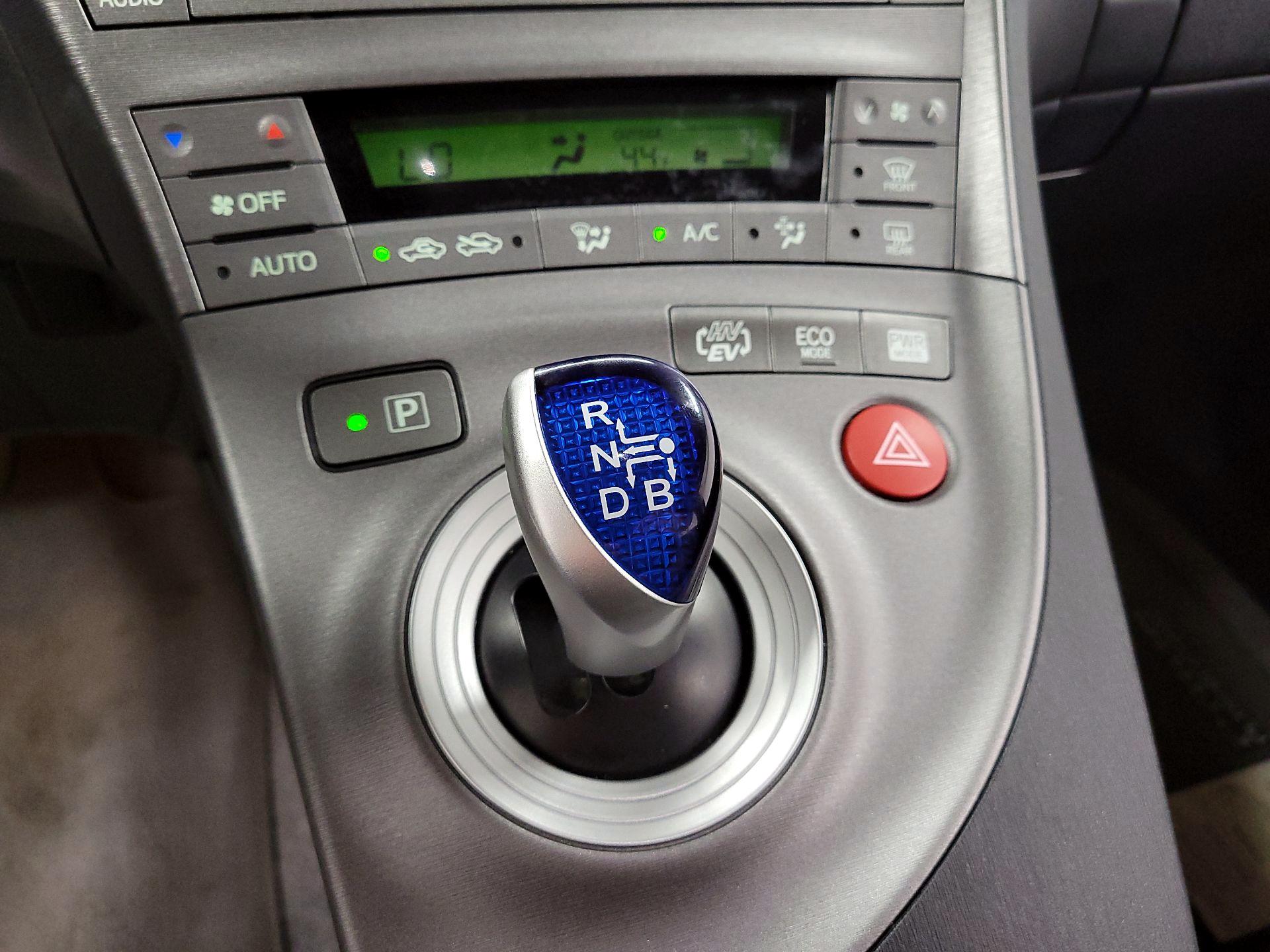 Thumbnail: 2014 Toyota Prius - 15