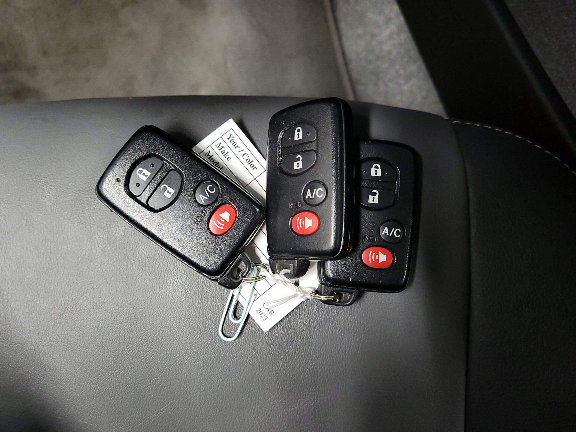 Thumbnail: 2014 Toyota Prius - 20