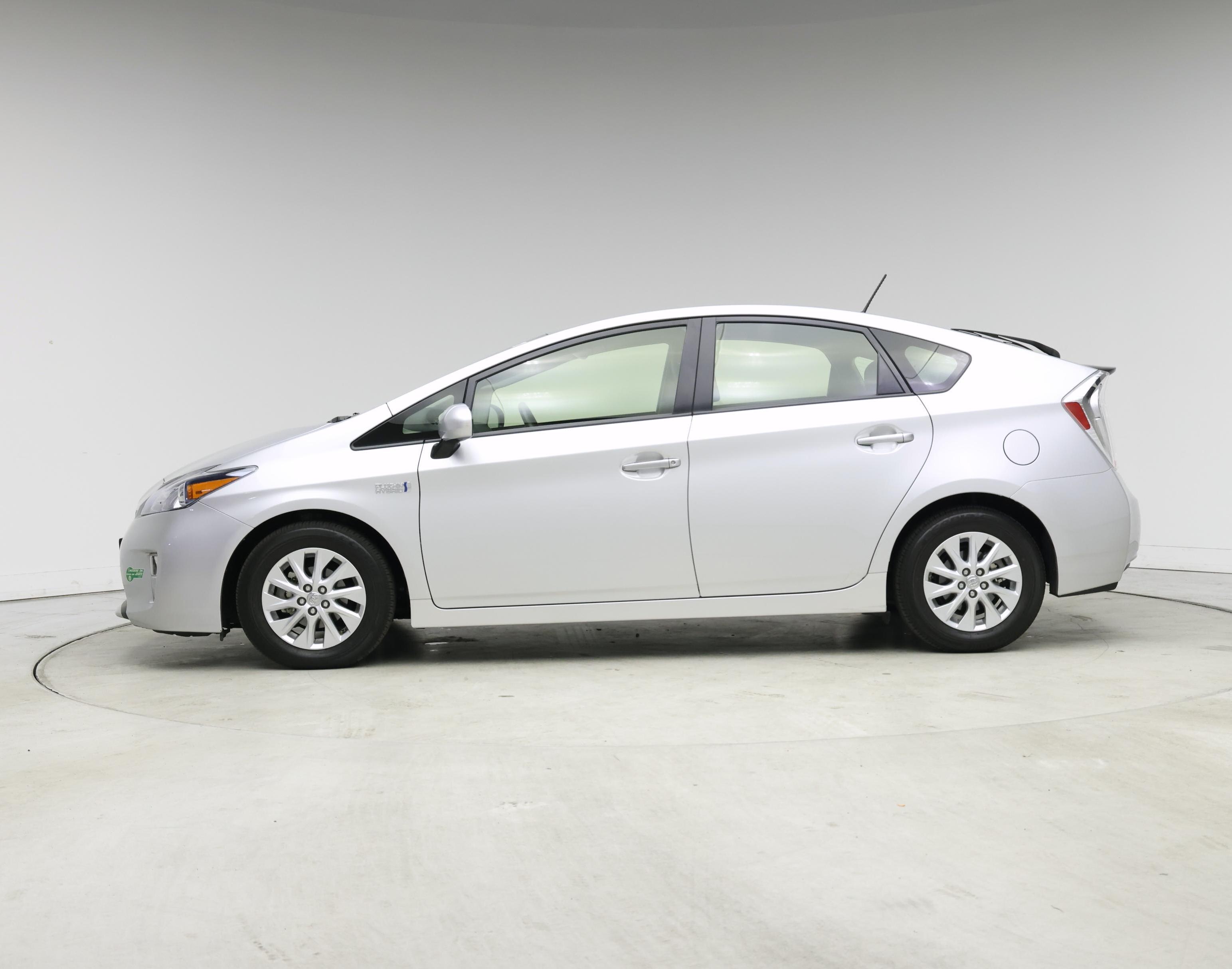 Thumbnail: 2014 Toyota Prius - 3