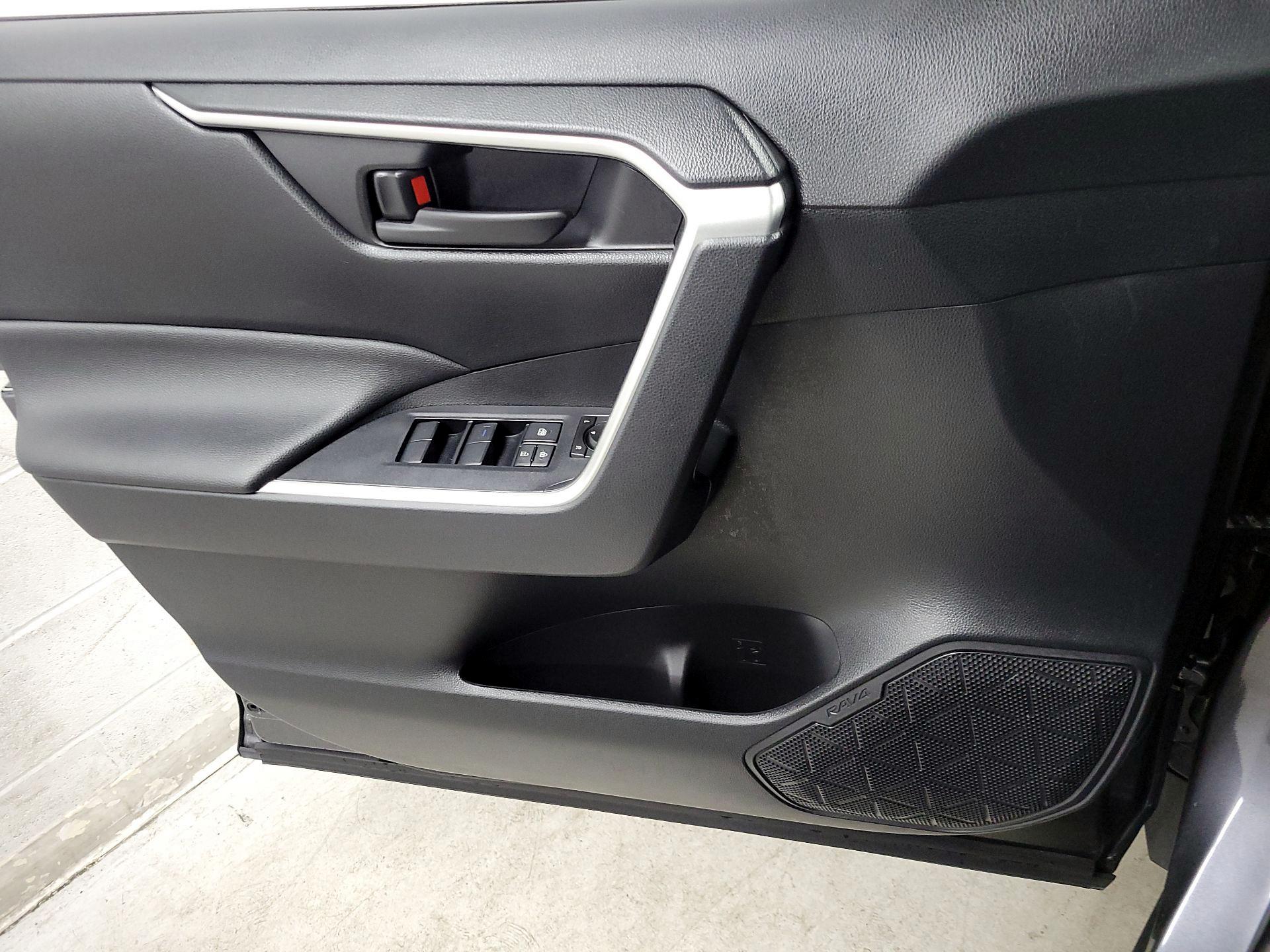 Thumbnail: 2019 Toyota RAV4 - 12