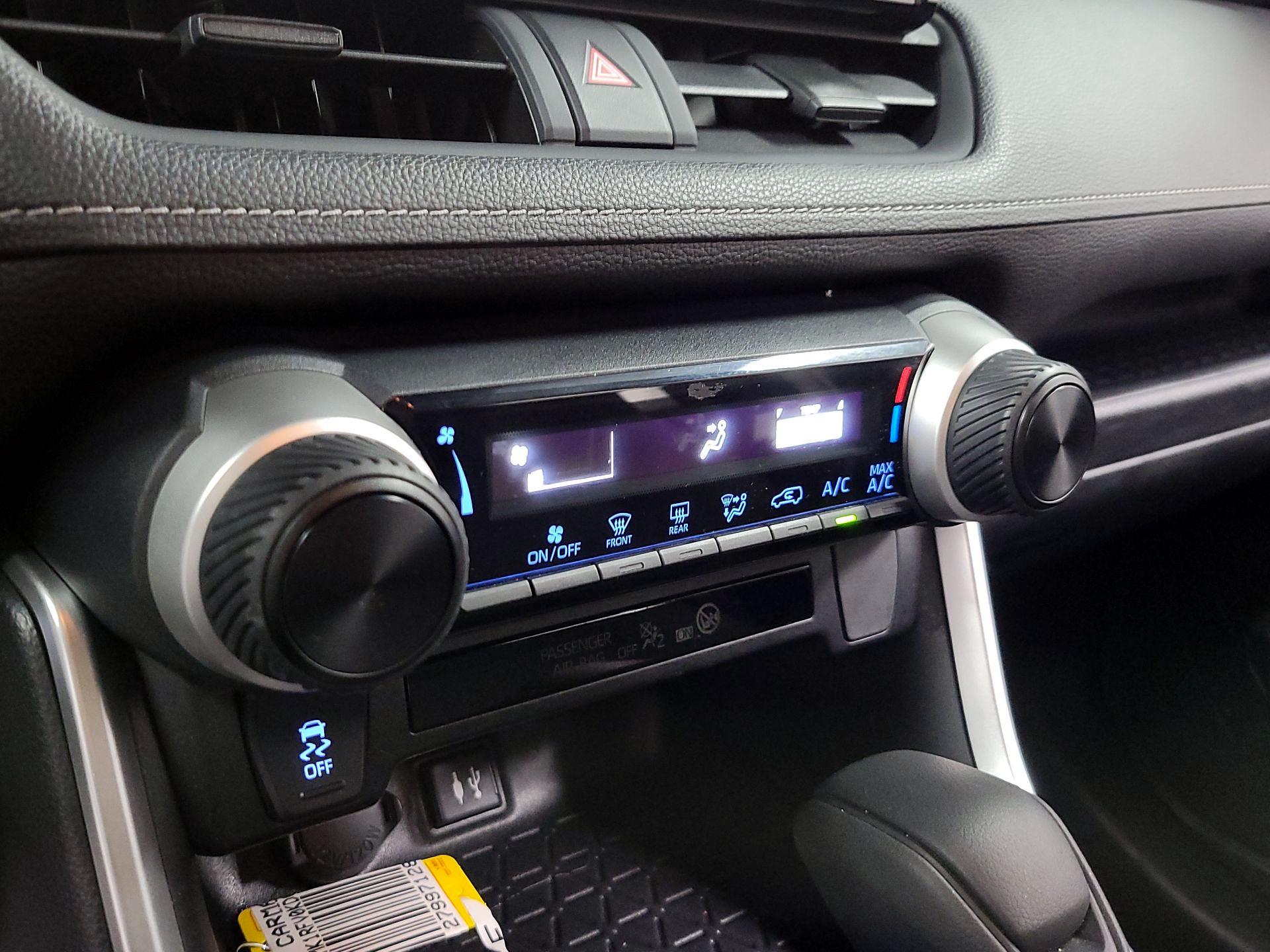 Thumbnail: 2019 Toyota RAV4 - 15