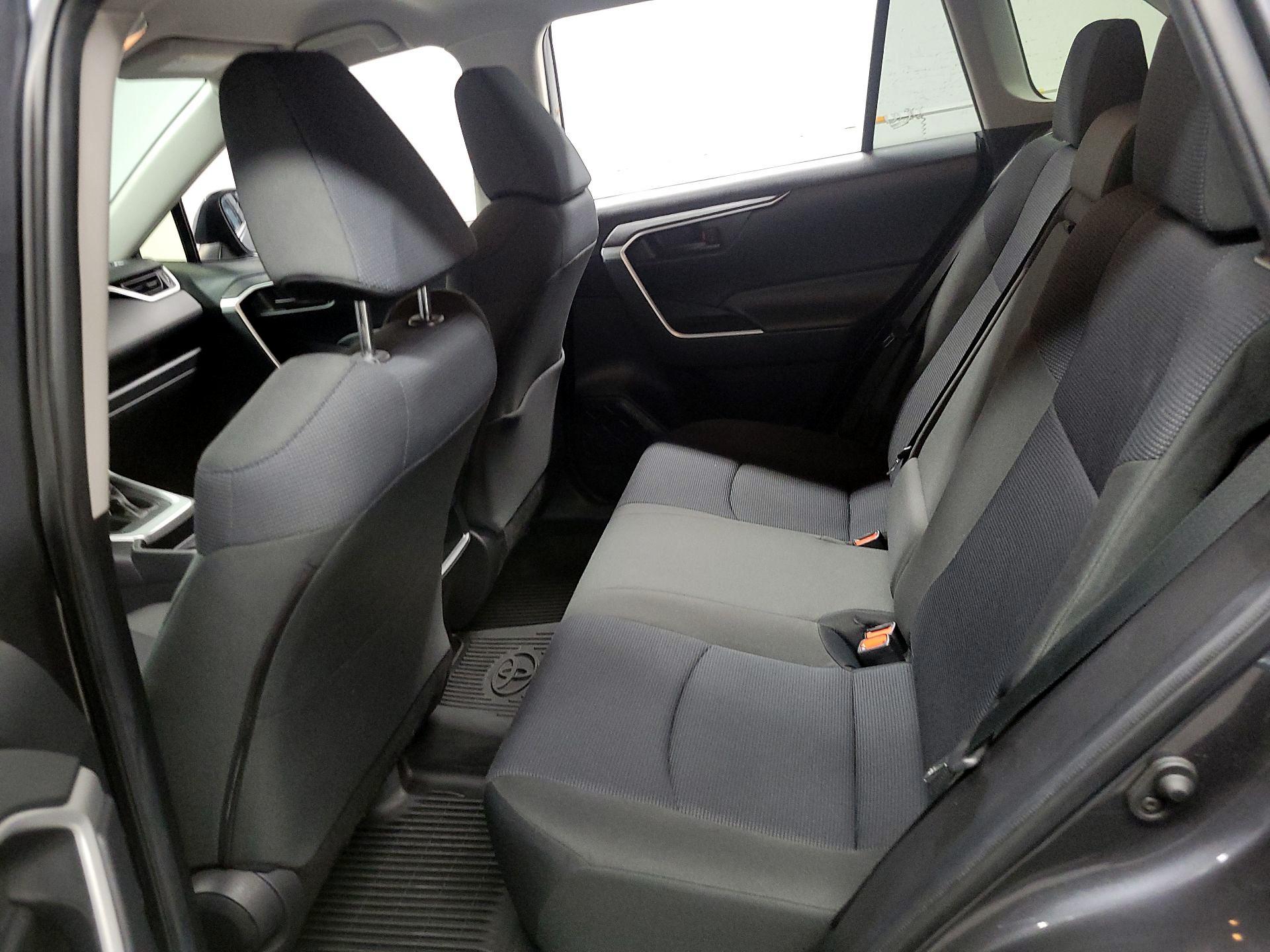 Thumbnail: 2019 Toyota RAV4 - 17