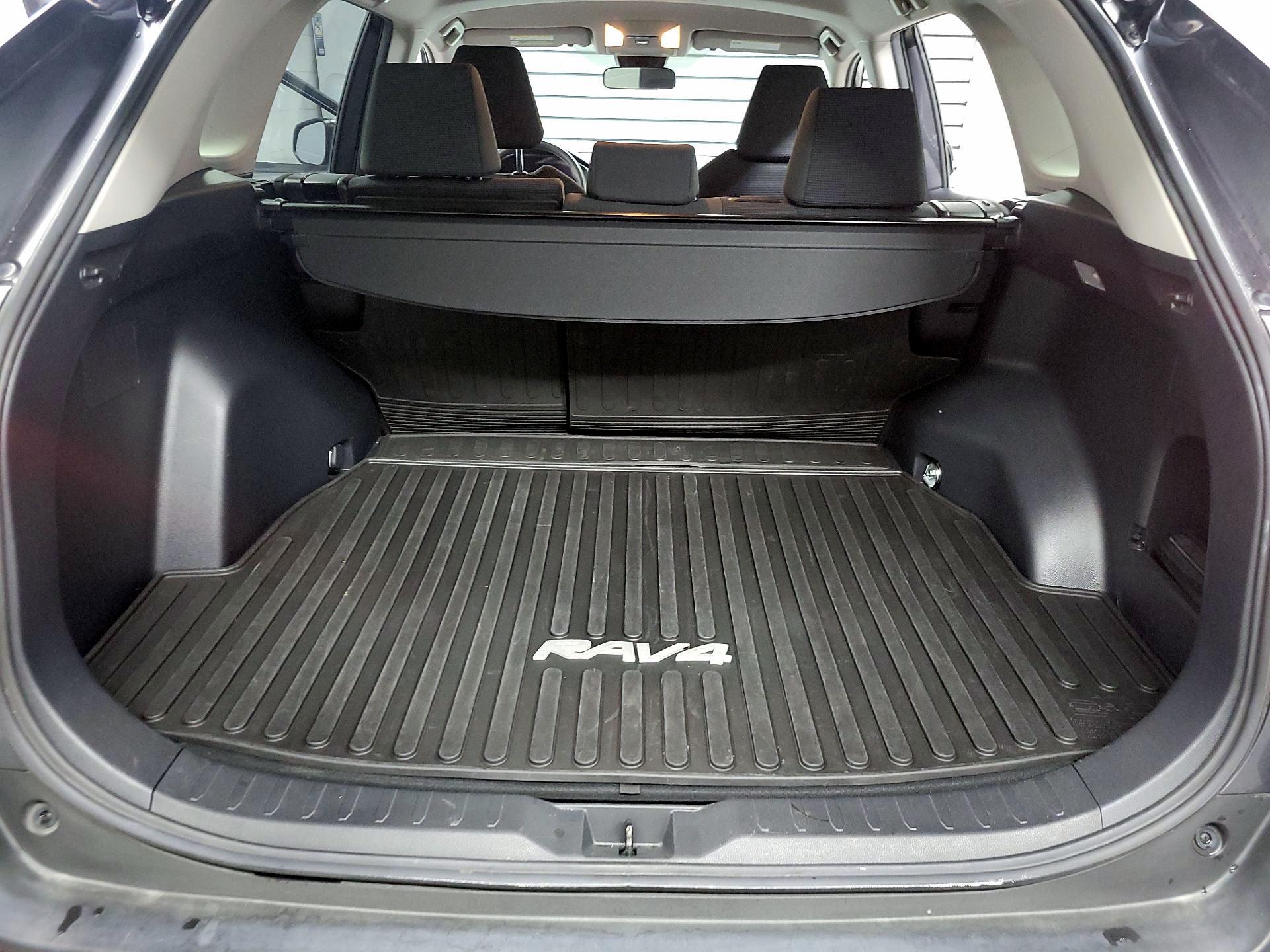 Thumbnail: 2019 Toyota RAV4 - 18