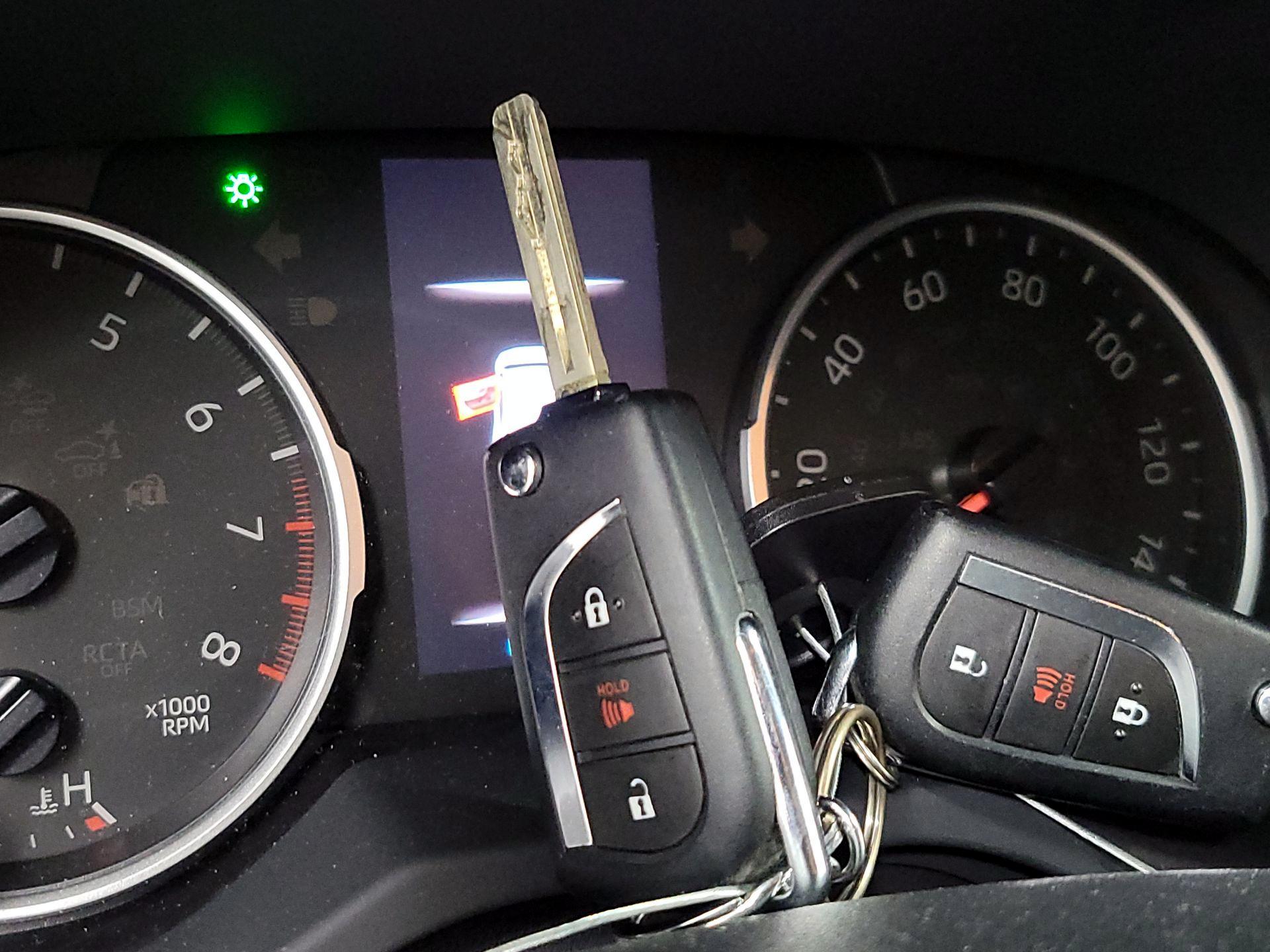 Thumbnail: 2019 Toyota RAV4 - 20