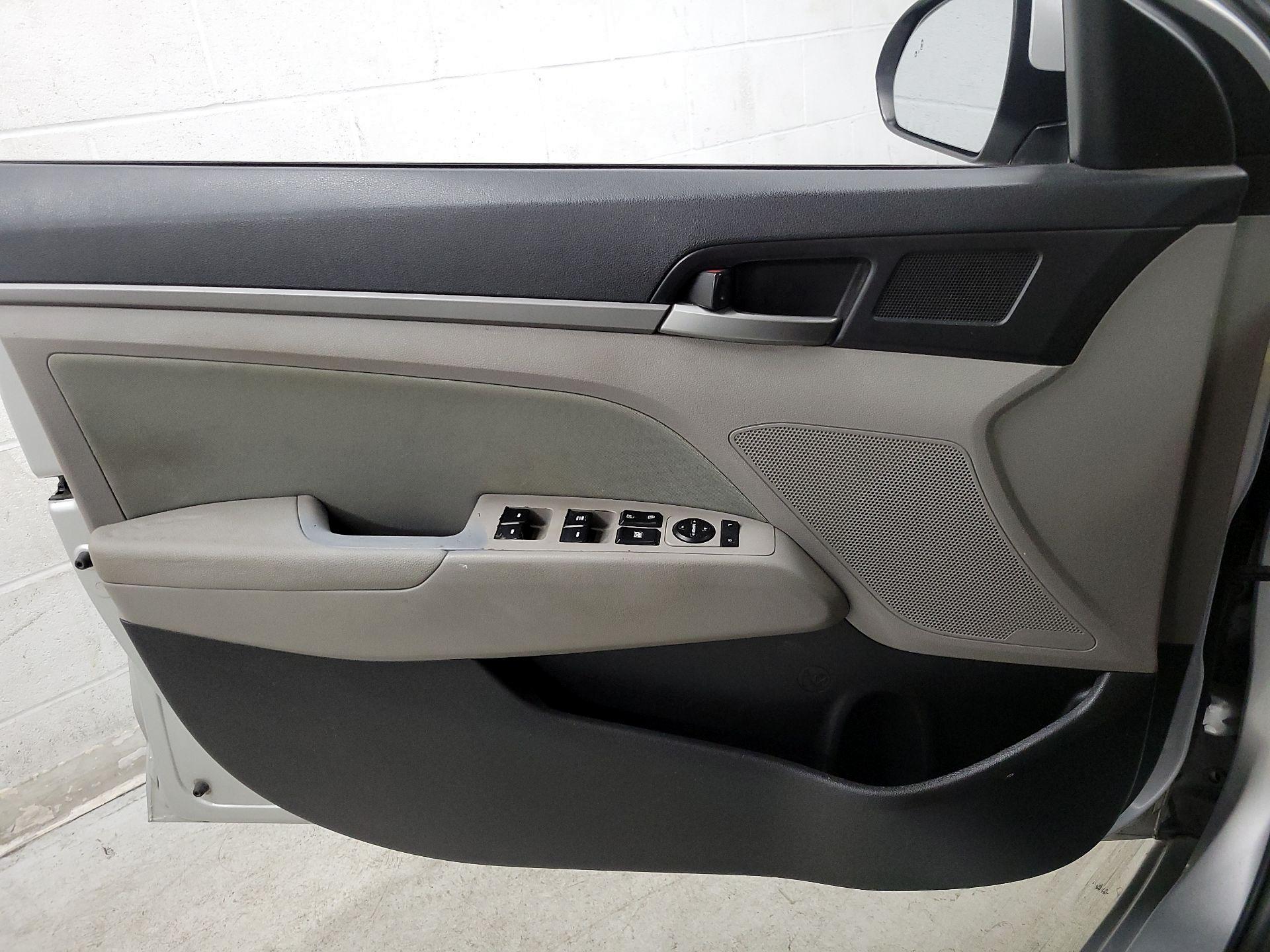 Thumbnail: 2018 Hyundai Elantra - 12