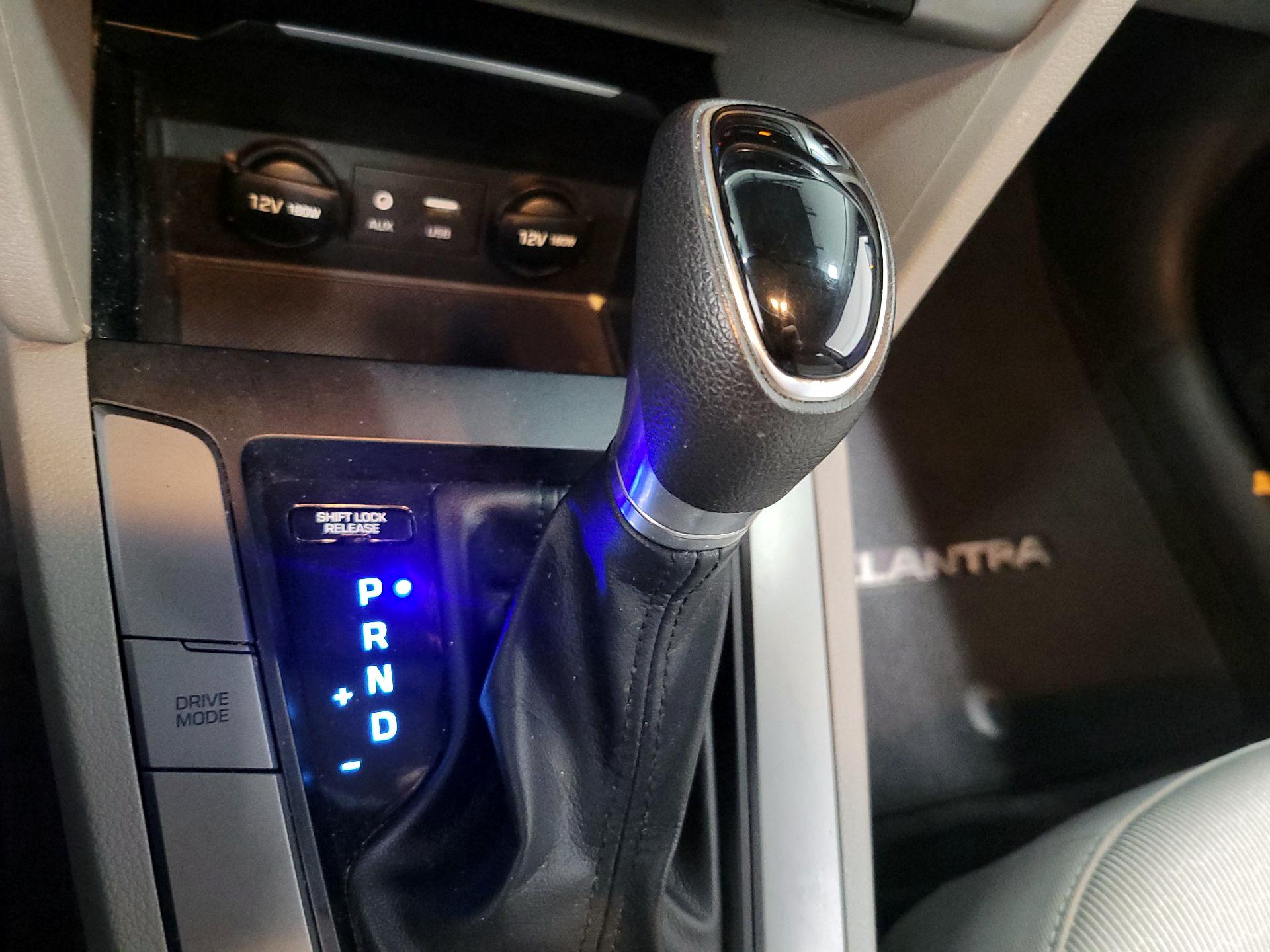 Thumbnail: 2018 Hyundai Elantra - 16