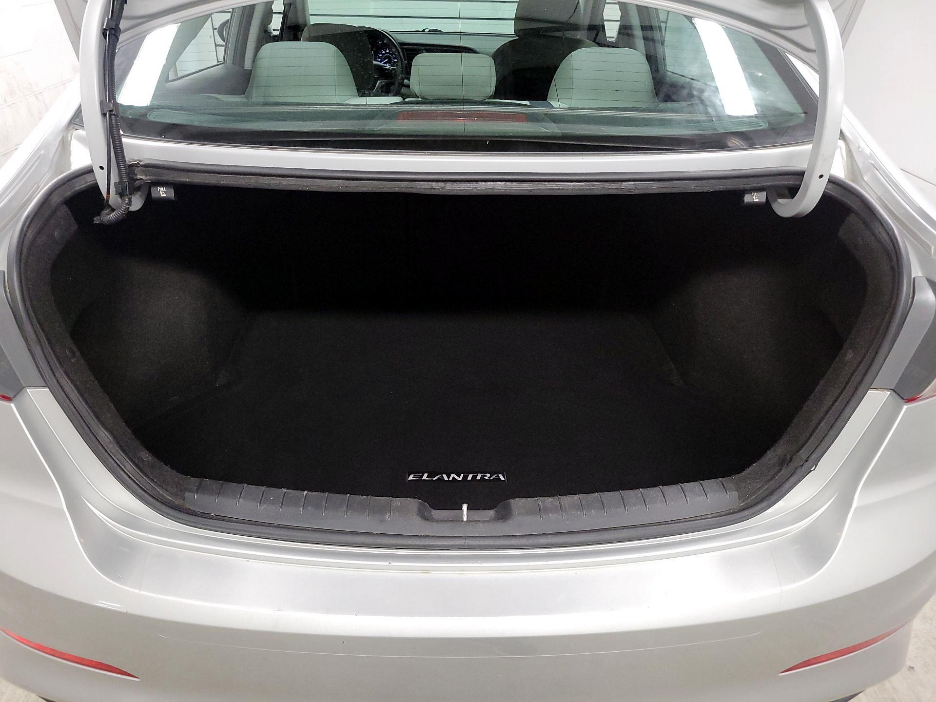 Thumbnail: 2018 Hyundai Elantra - 18