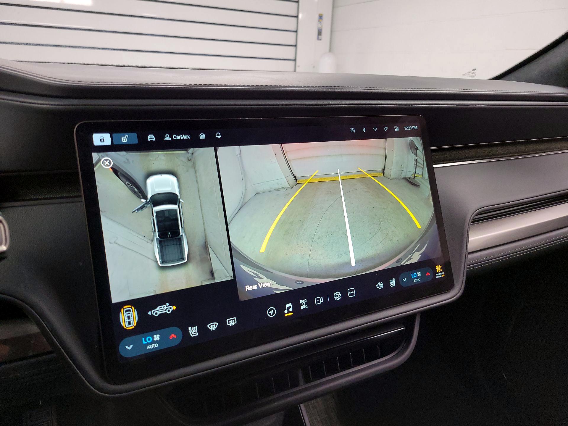 Thumbnail: 2025 Rivian R1T - 14