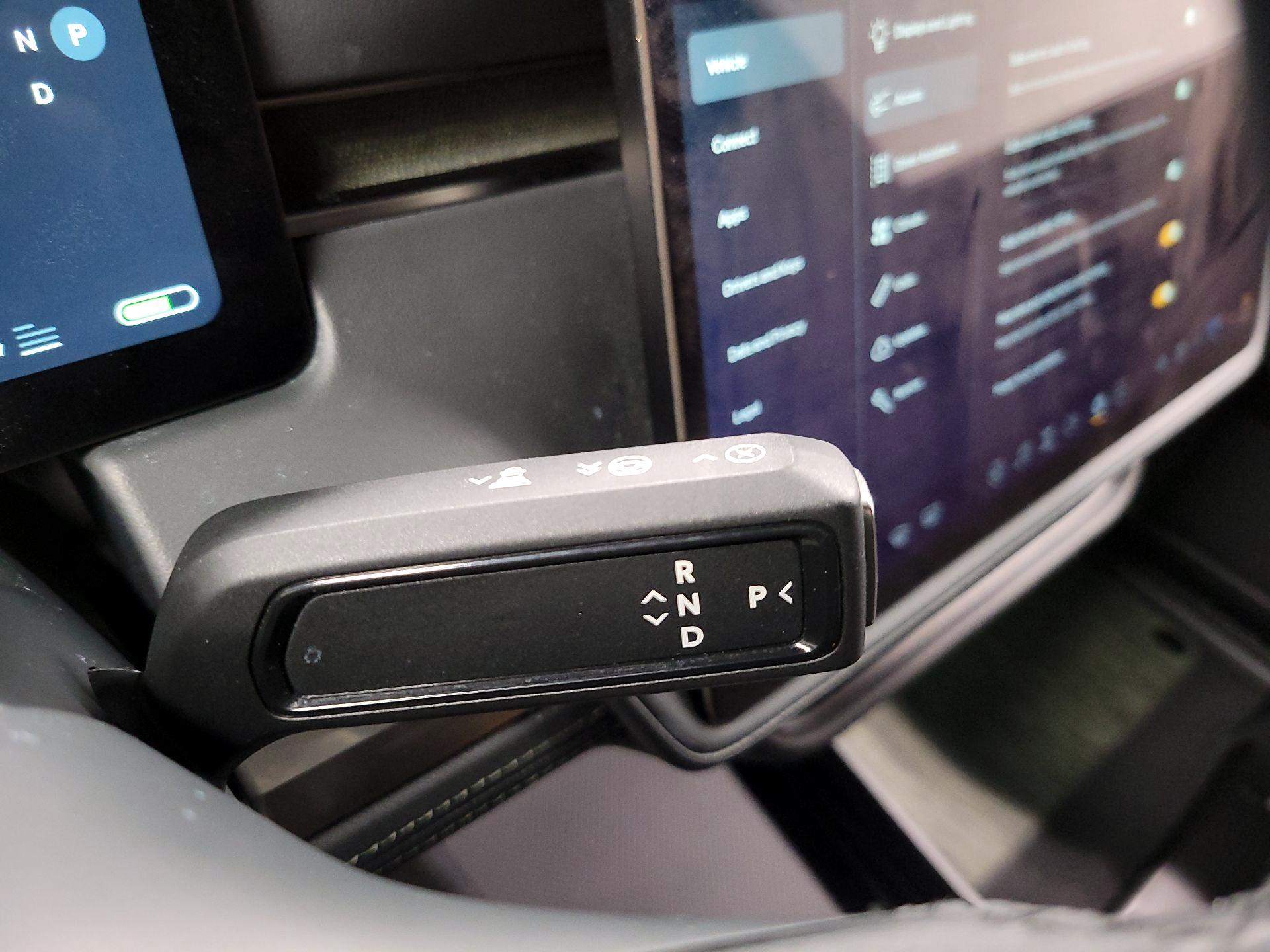 Thumbnail: 2025 Rivian R1T - 17