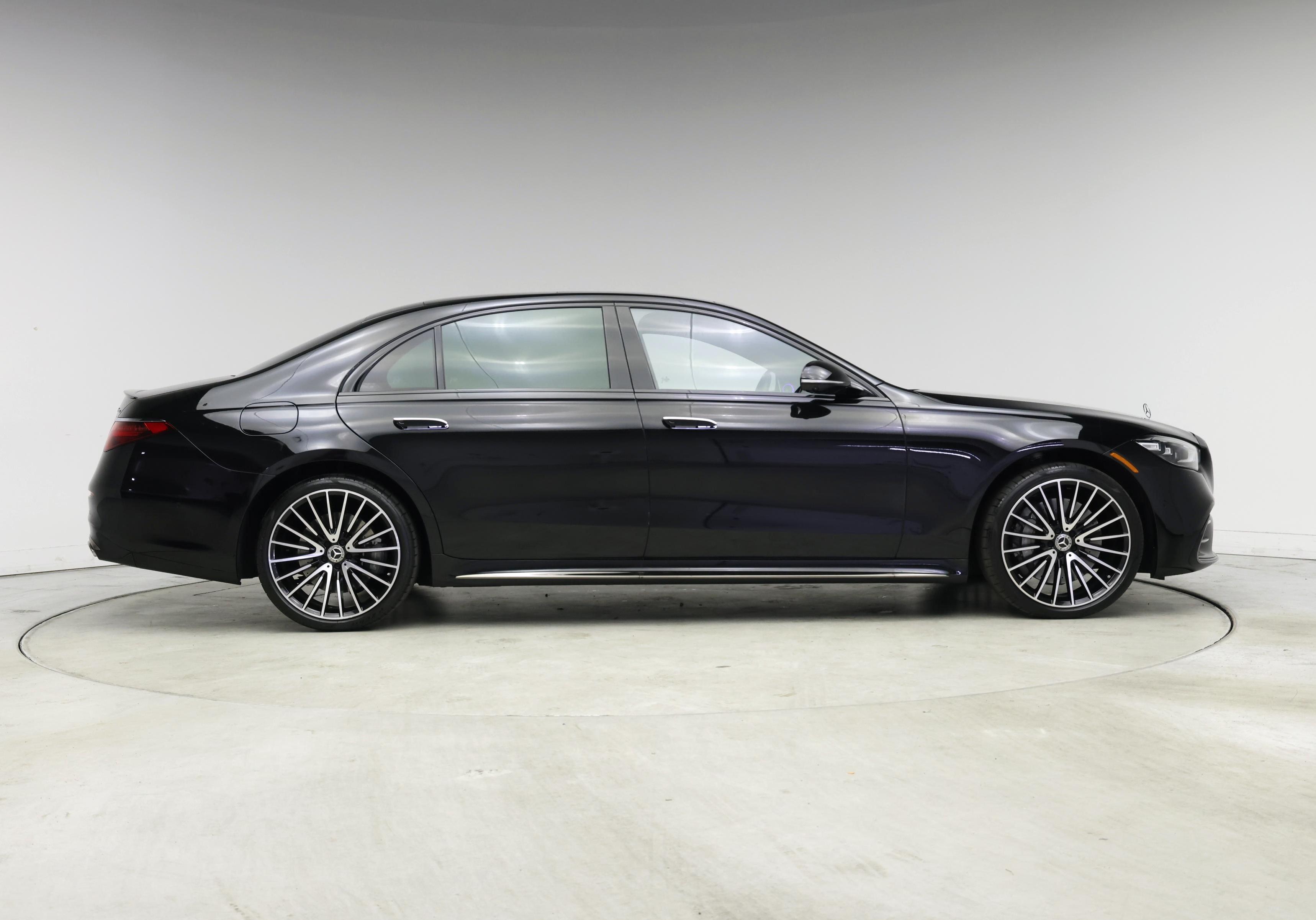 Thumbnail: 2023 Mercedes-Benz S-Class - 7