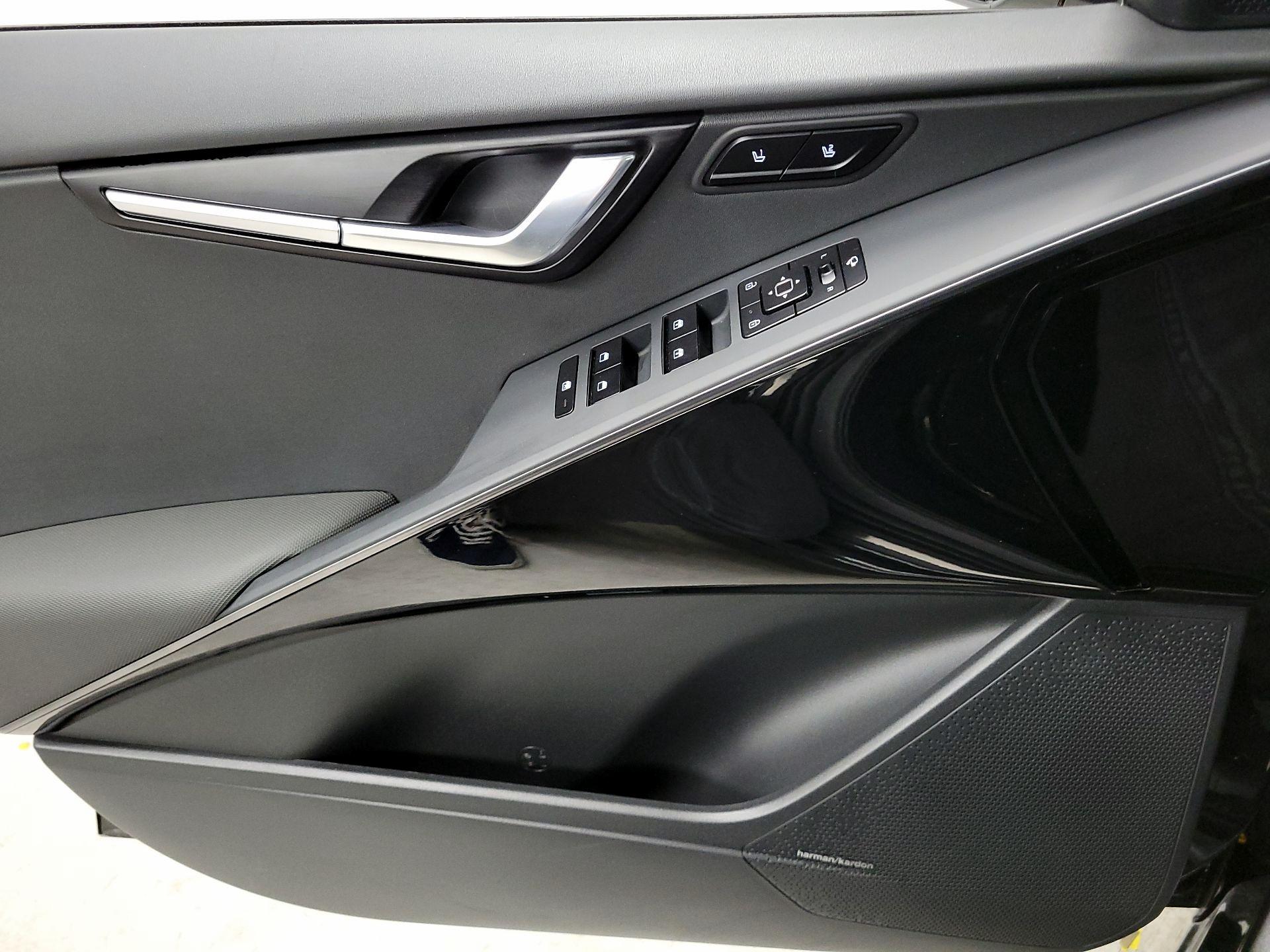 Thumbnail: 2024 Kia Niro - 12