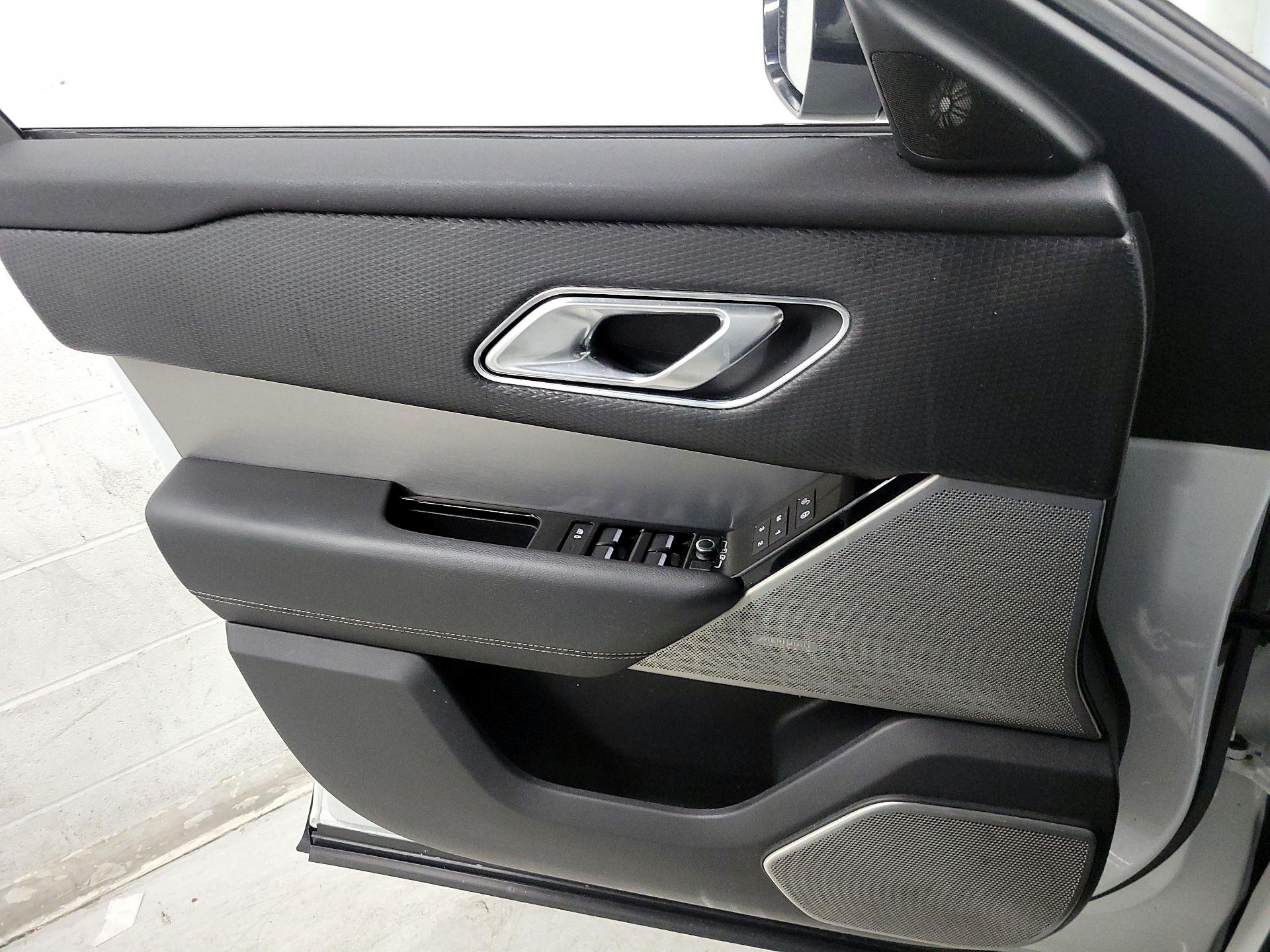 Thumbnail: 2018 Land Rover Range Rover Velar - 10