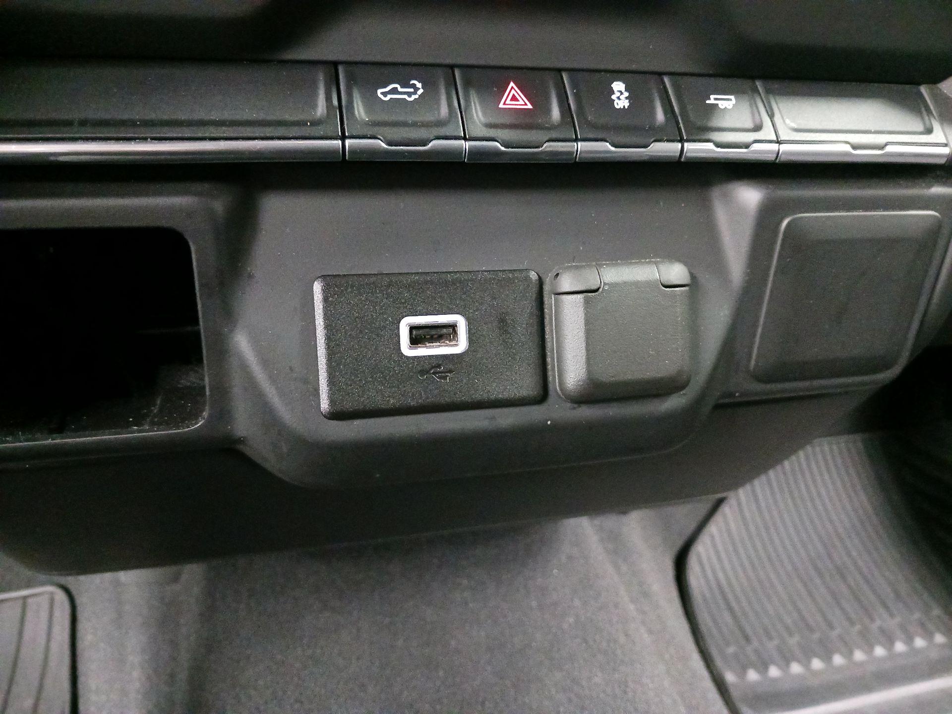 Thumbnail: 2019 Chevrolet Silverado 1500 - 16